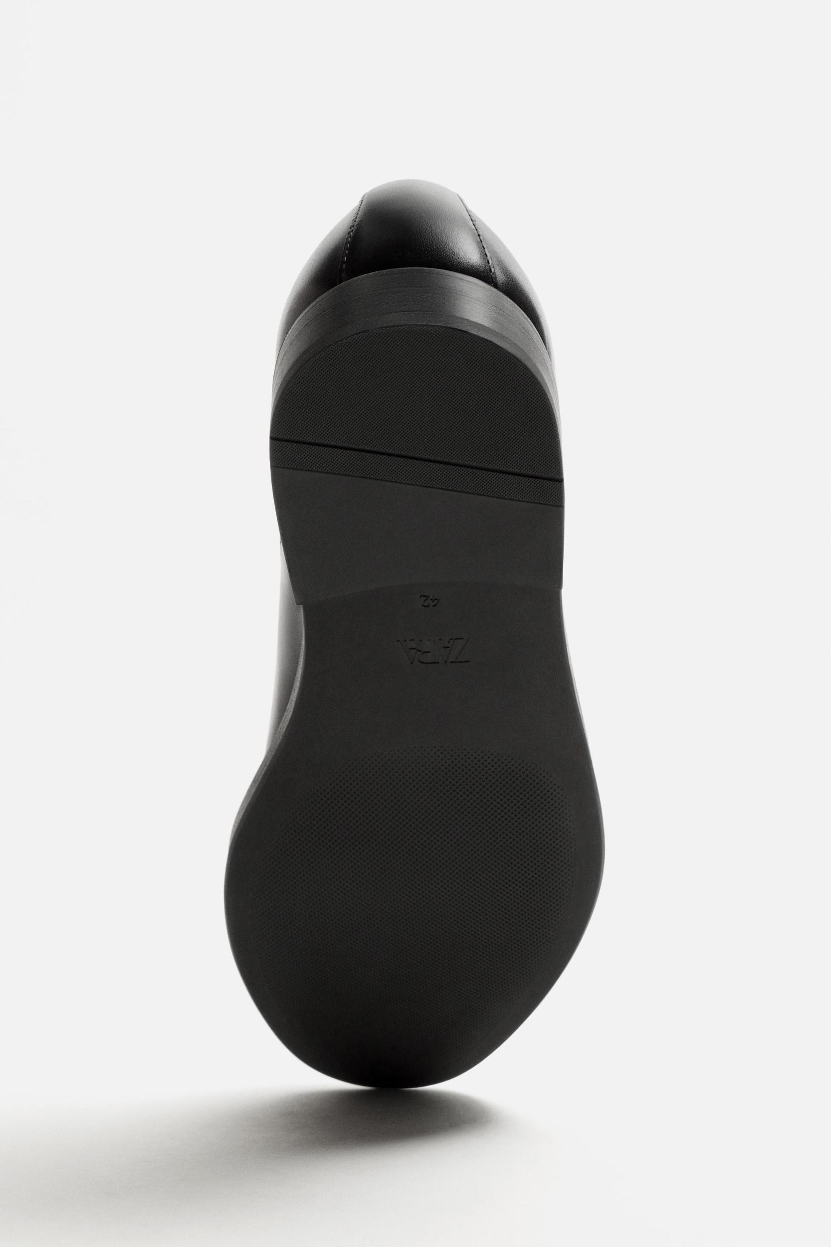LEATHER BUCKLE SHOE Product Image