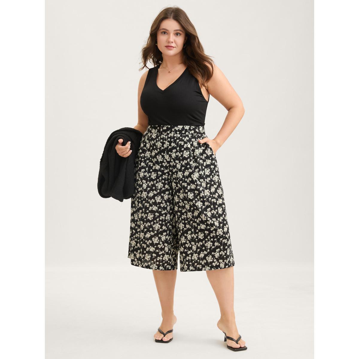 Plus Size Floral Print Wide-Leg Cropped Pants Women BlackFlower Loose Mid Rise Everyday-Elegant Pants BloomChic 12/L Product Image