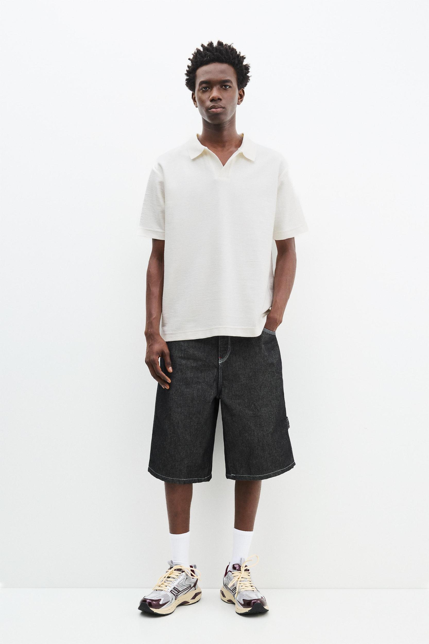 Textured short sleeve polo shirt Product Image