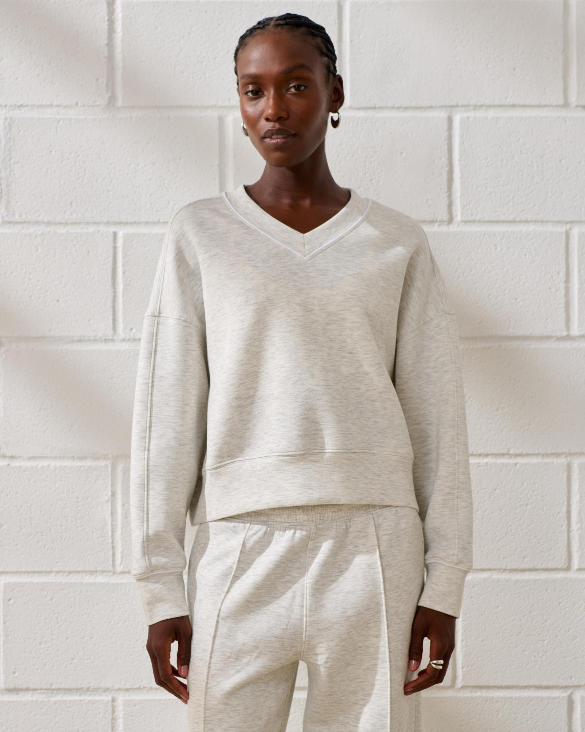 YPB neoKNIT V-Neck Product Image