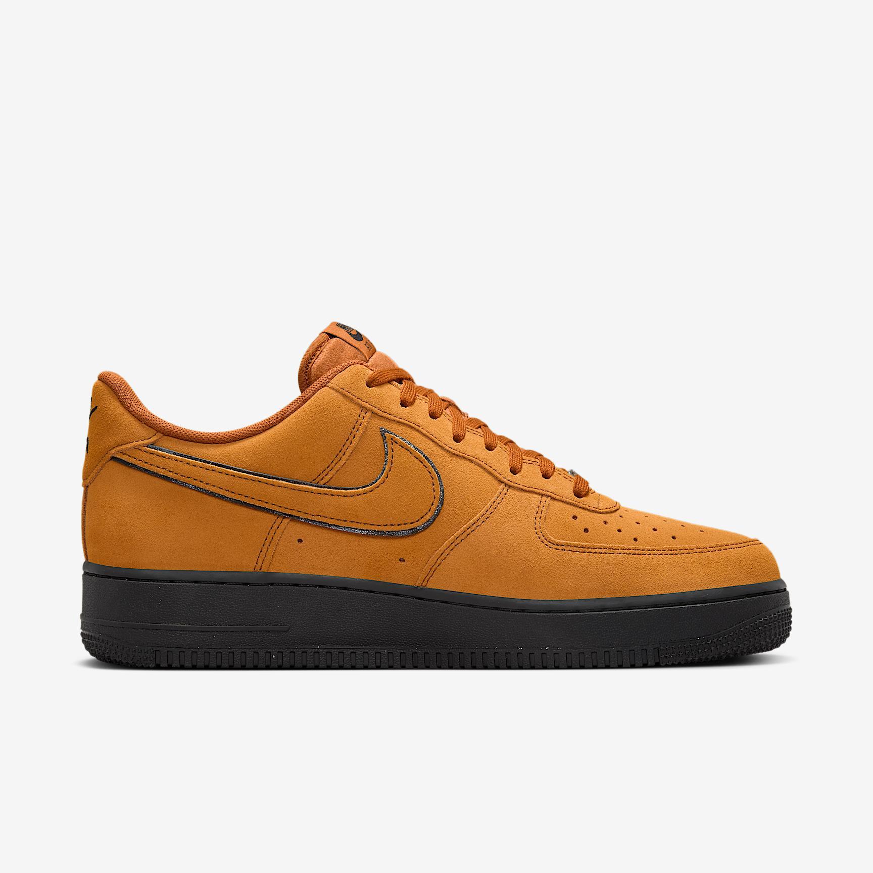 Nike Men's Air Force 1 '07 LV Shoes Product Image