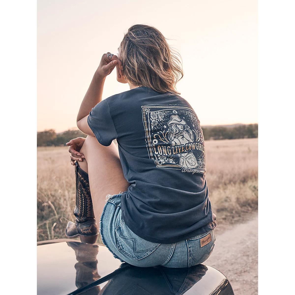 Women's Wrangler Western Back Graphic Boyfriend Tee in Phantom Product Image