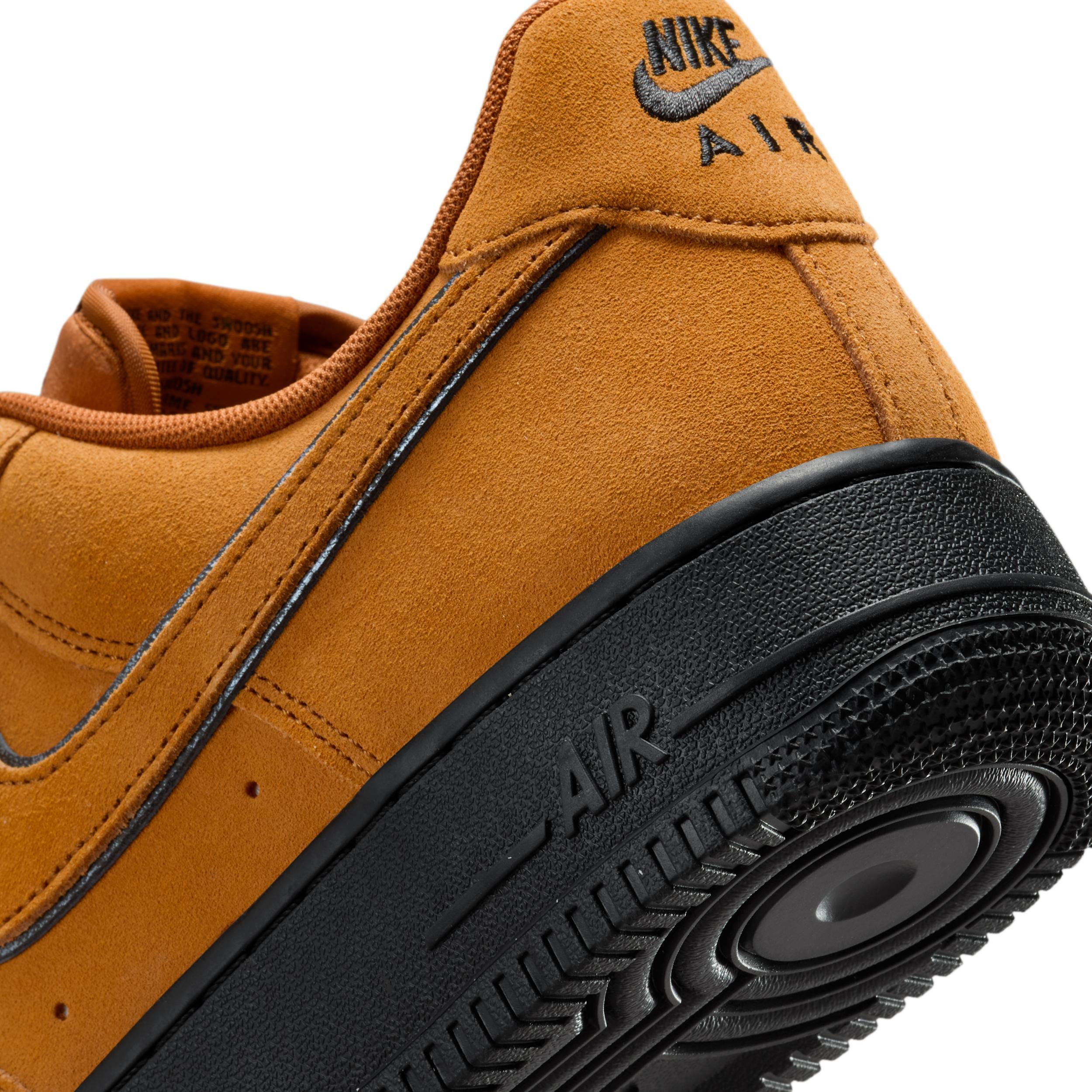 Nike Men's Air Force 1 '07 LV Shoes Product Image