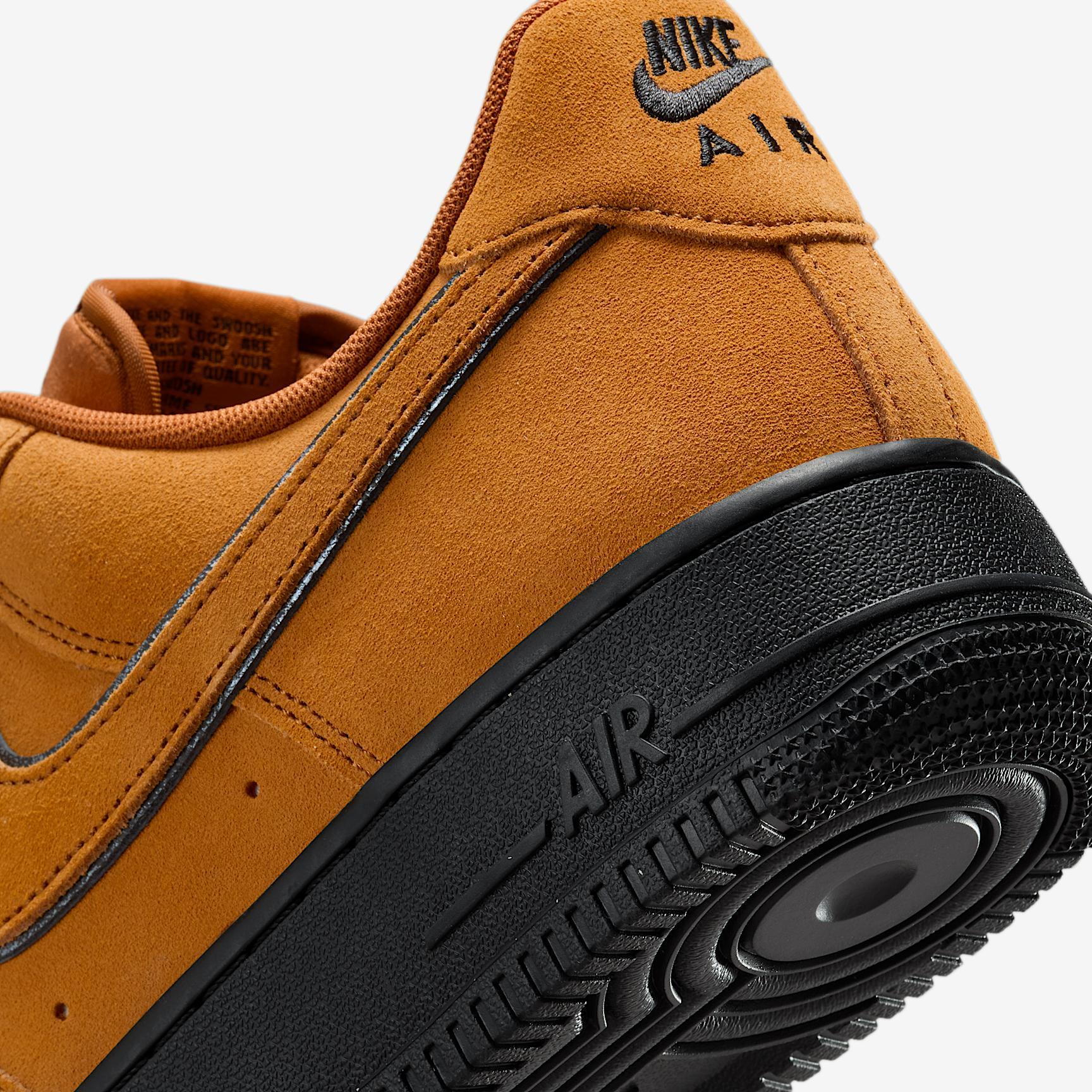 Nike Men's Air Force 1 '07 LV Shoes Product Image