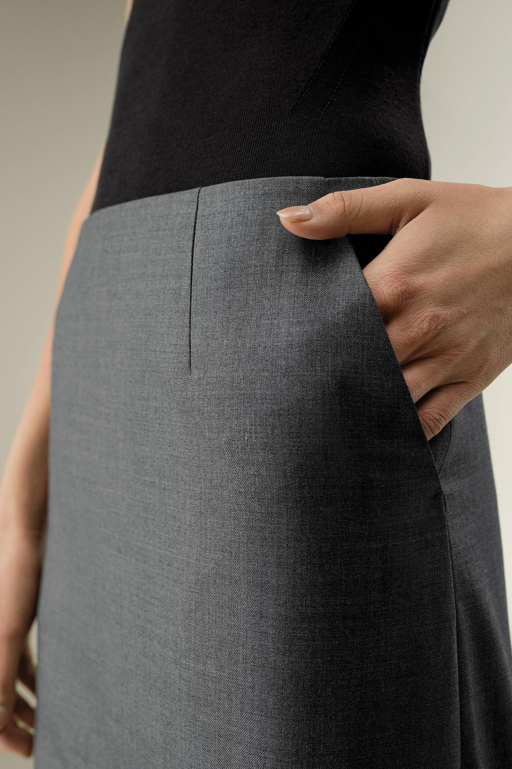 Silk-Wool Blend Short Pencil Skirt Product Image