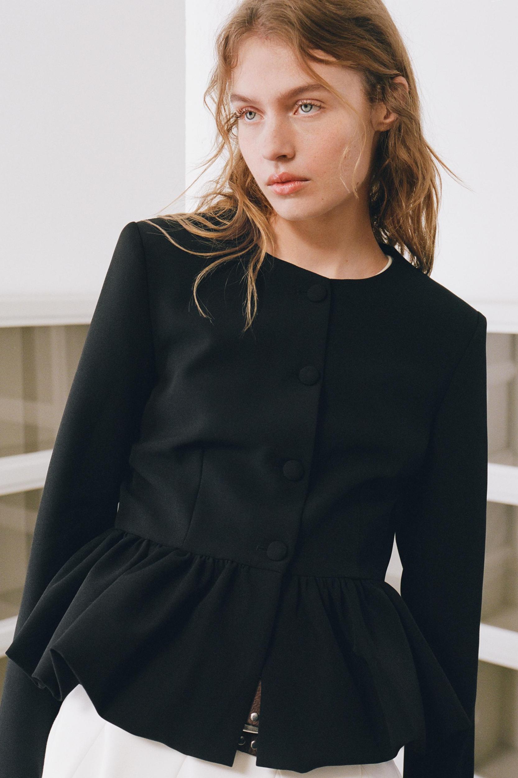 VOLUMINOUS SKORT Product Image
