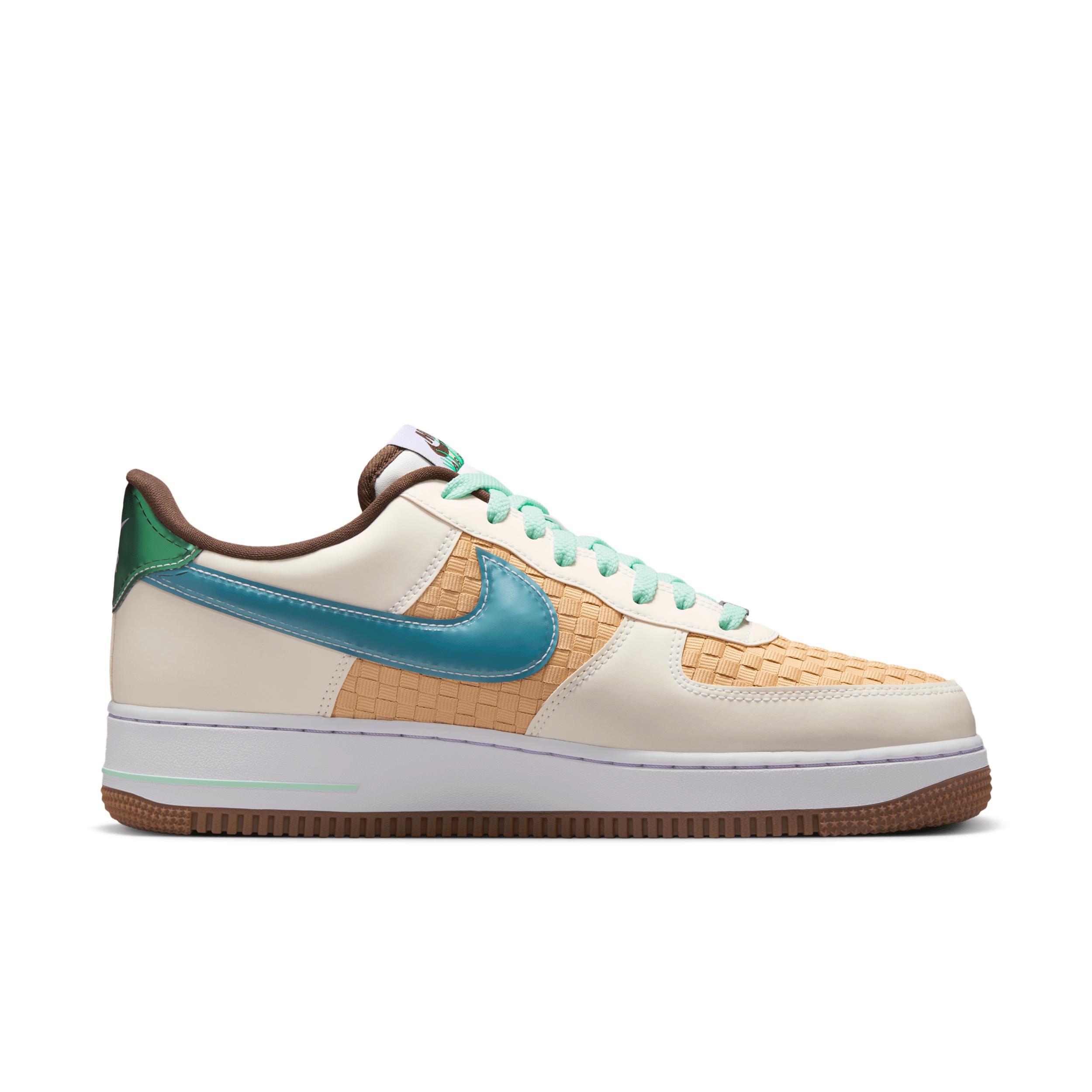 Nike Men's Air Force 1 Retro Shoes Product Image