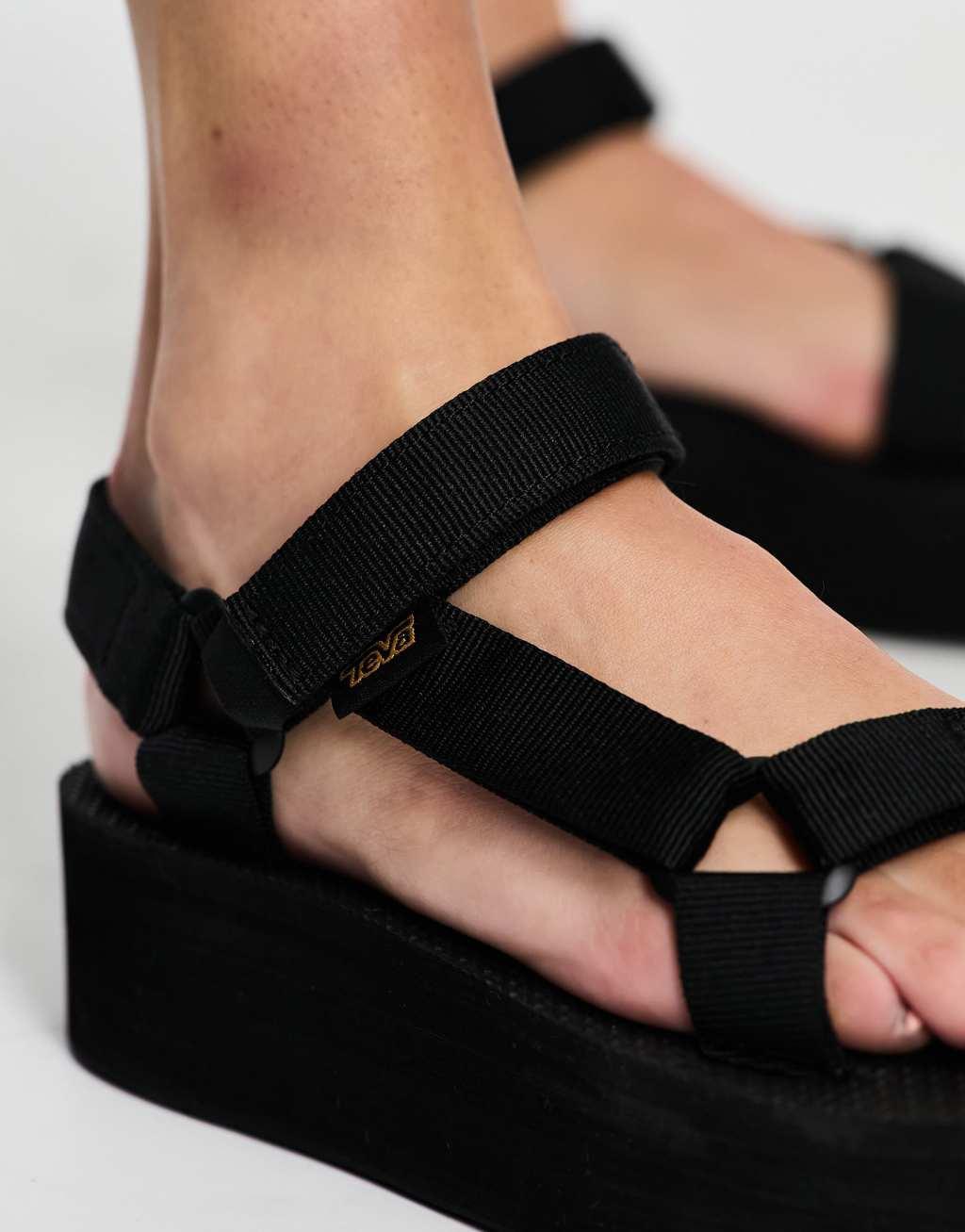 Teva flatform universal chunky sandals in black Product Image
