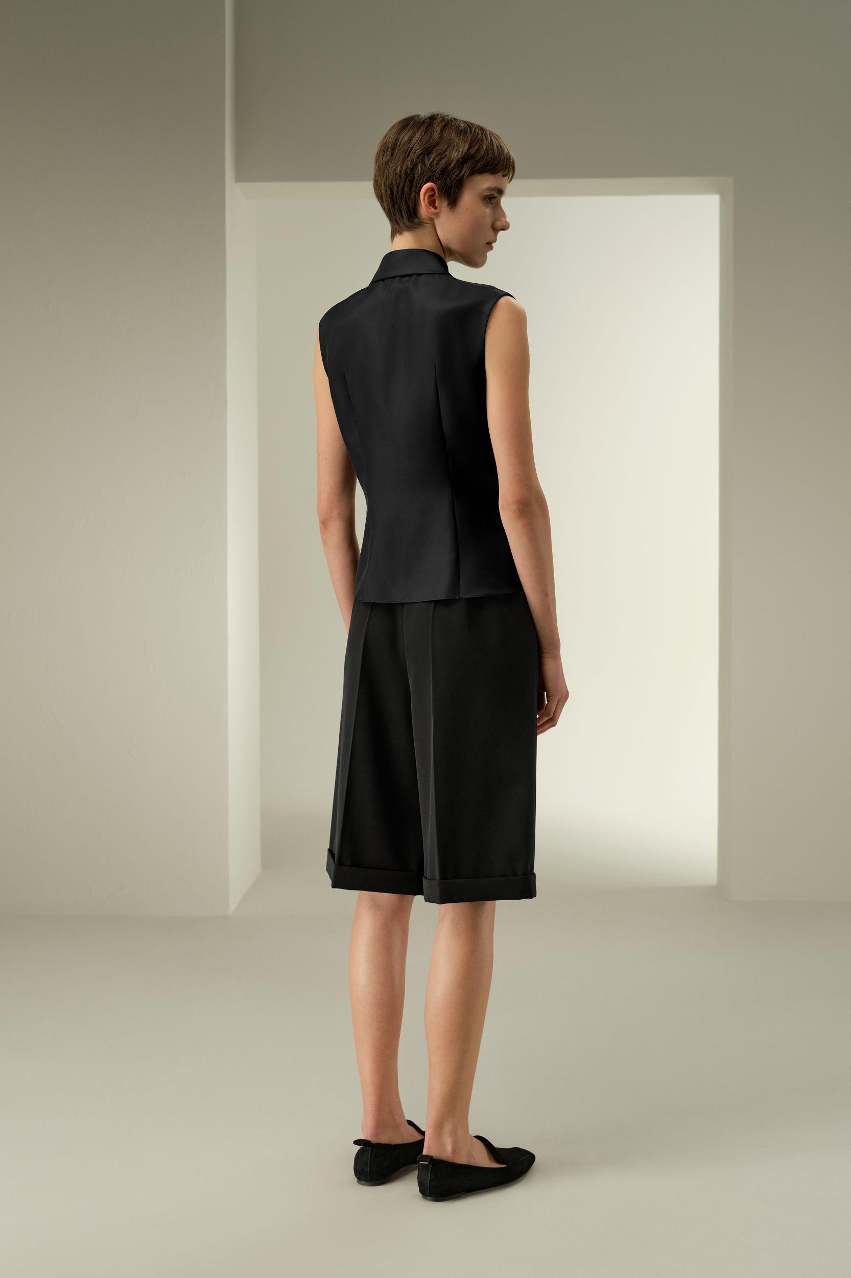 Sleeveless Full Zip Silk Vest Product Image
