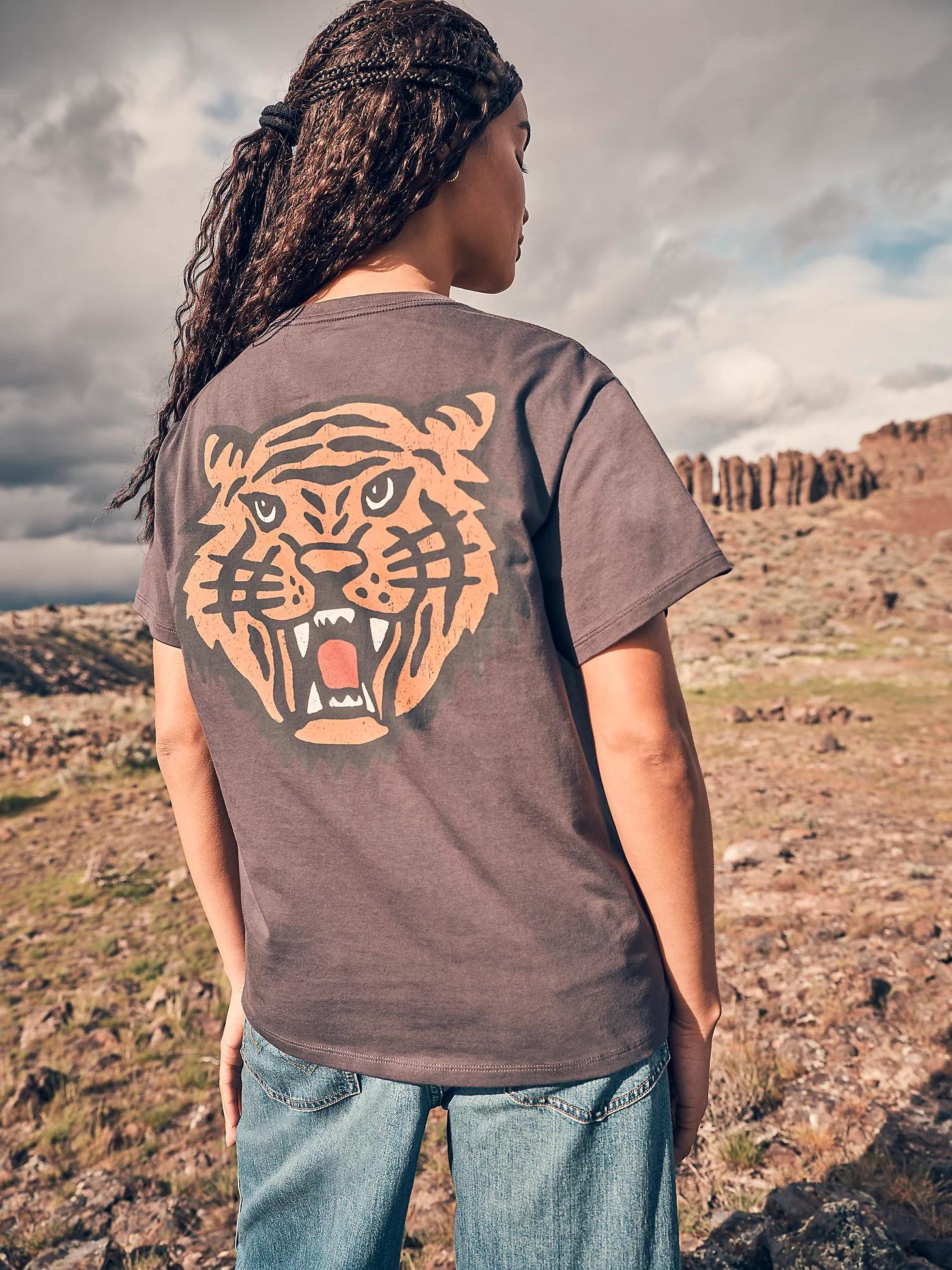Women's Graphic Girlfriend Tee | Women's TOPS | Wrangler® Product Image