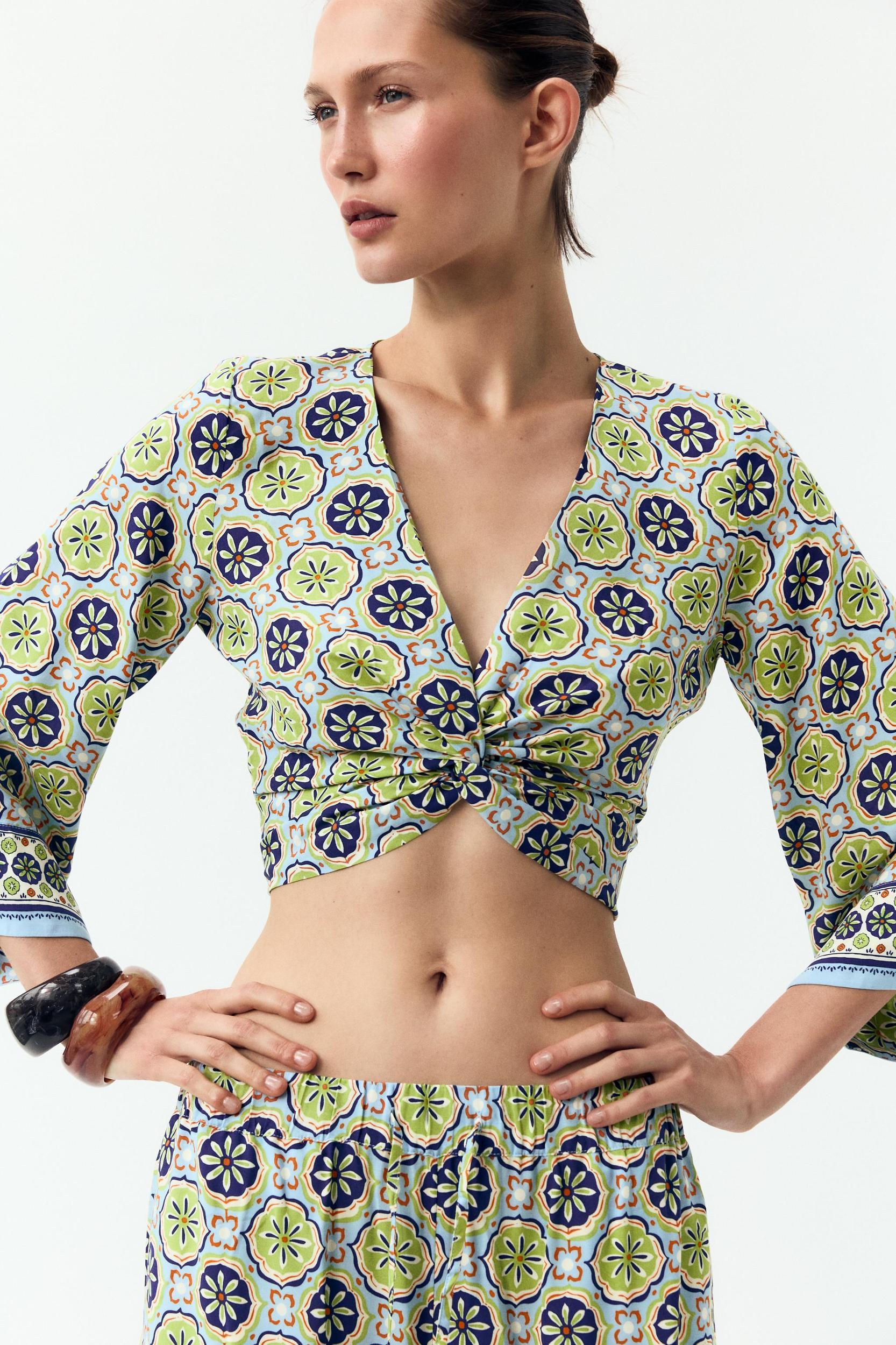 PRINTED KNOTTED CROP TOP Product Image