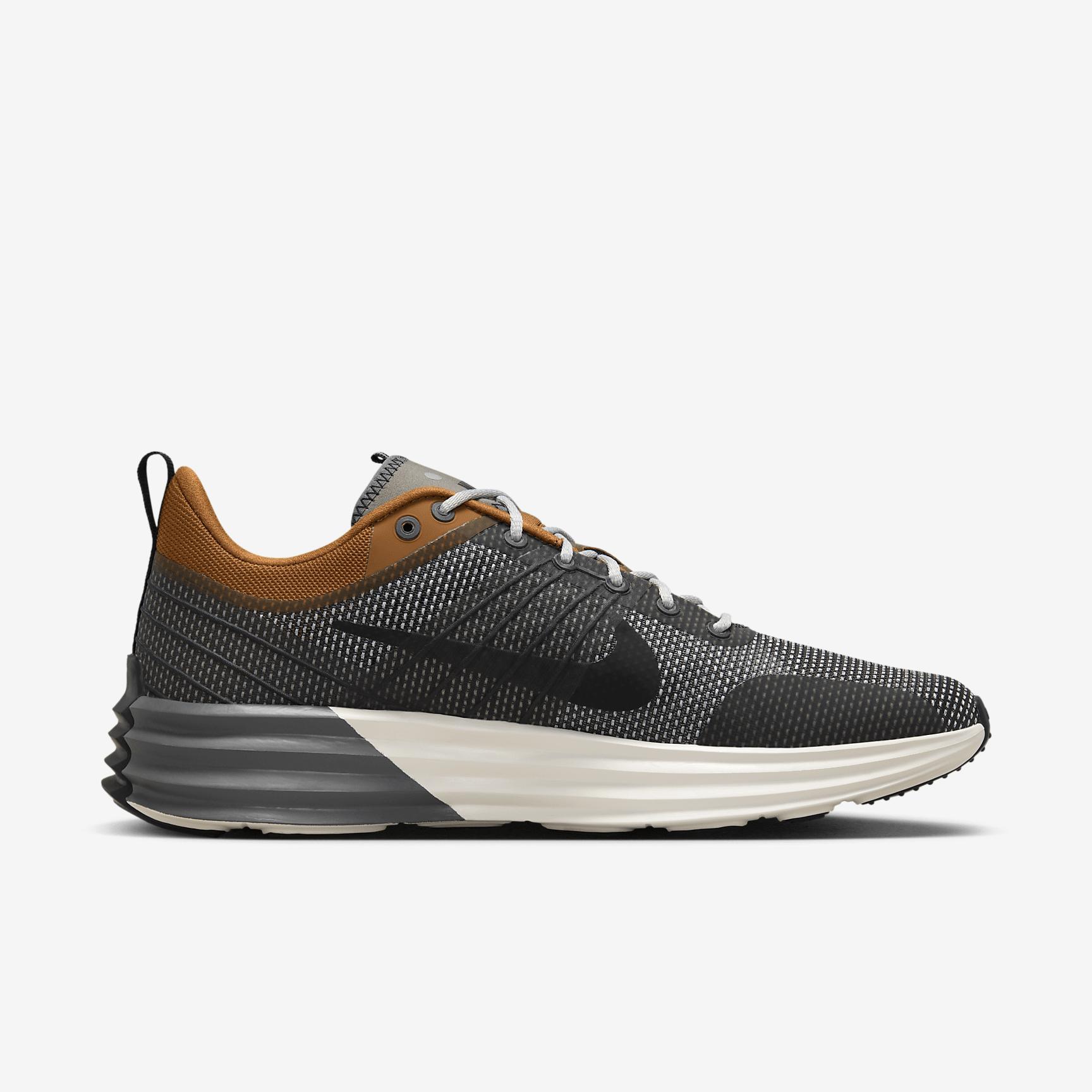 Nike Men's Lunar Roam SE Shoes Product Image