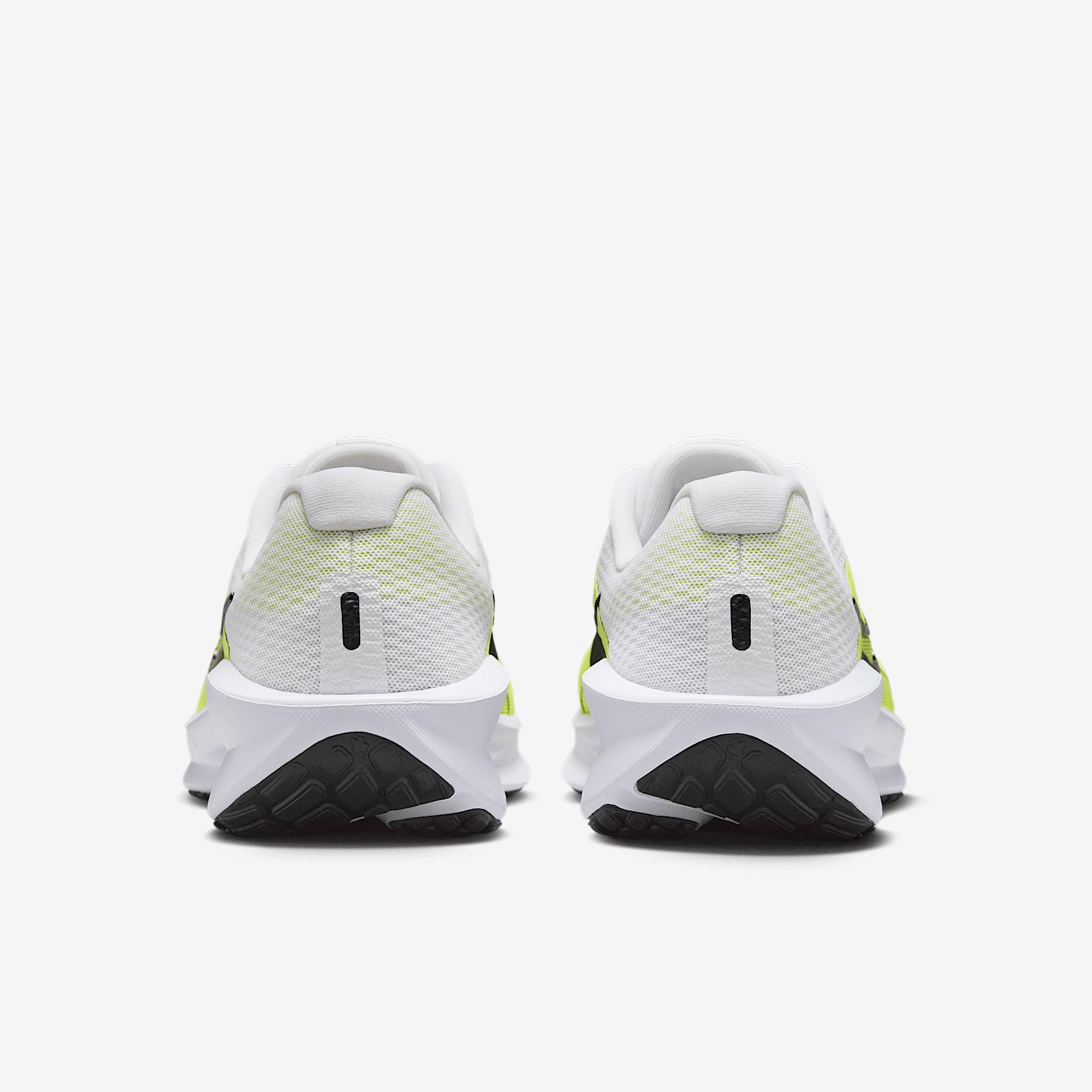 Nike Downshifter 13 Men's Road Running Shoes (Extra Wide) Product Image