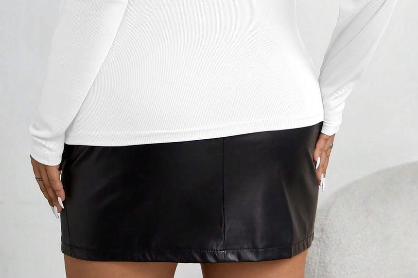 Plus Size Long-Sleeve V-Neck Plain Hoop Accent Slim Fit T-Shirt Product Image