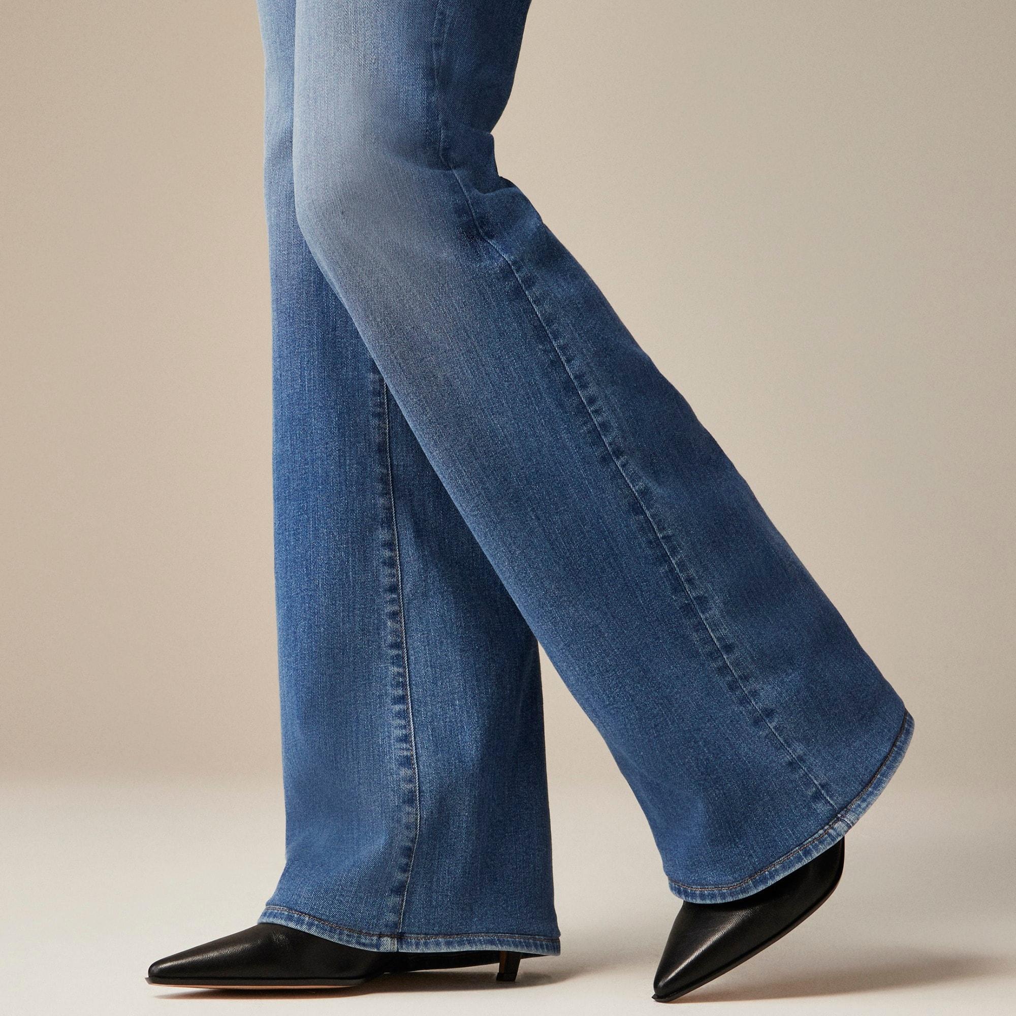 High-rise bootcut jean in 2003 super-stretch Product Image