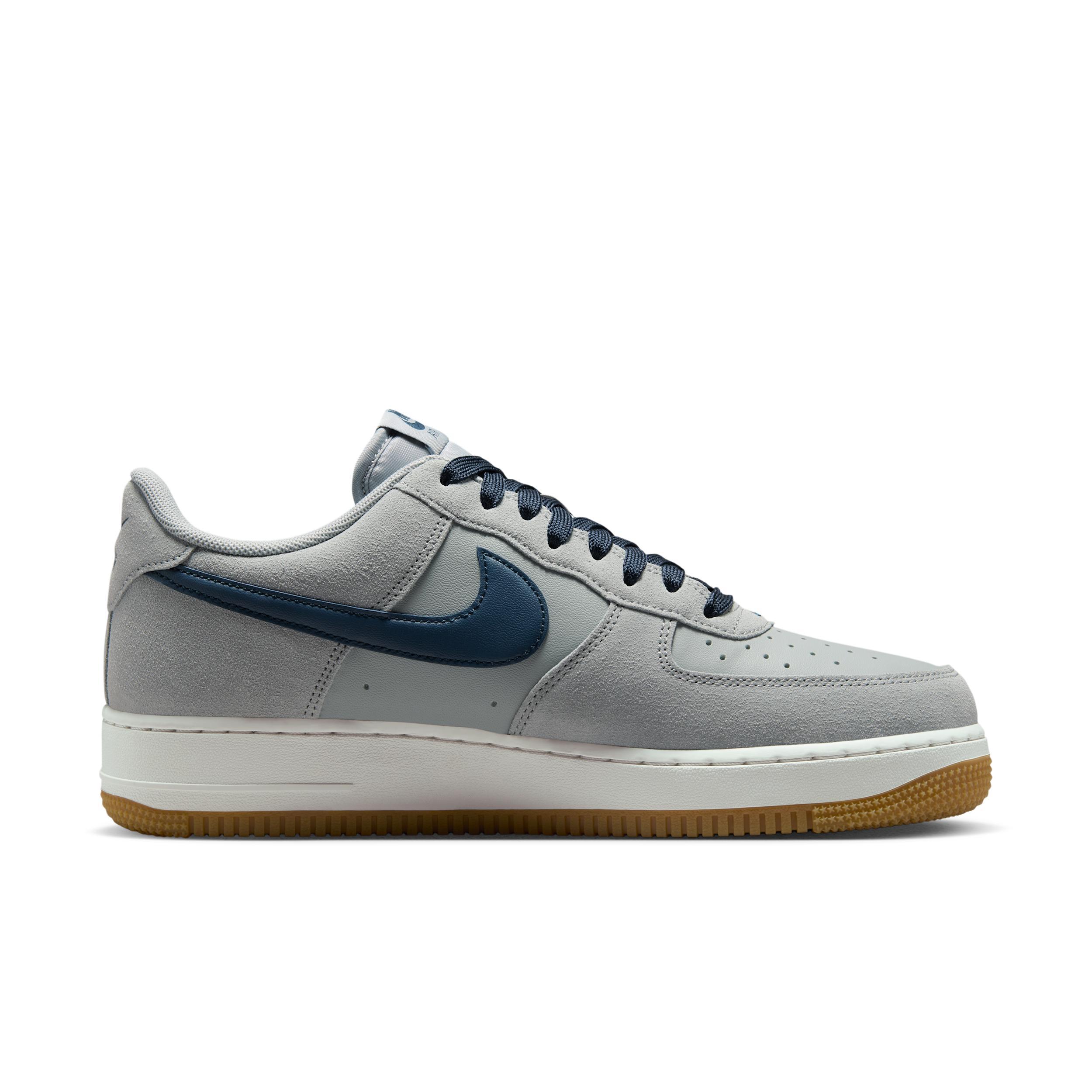 Nike Men's Air Force 1 '07 LV8 Shoes Product Image