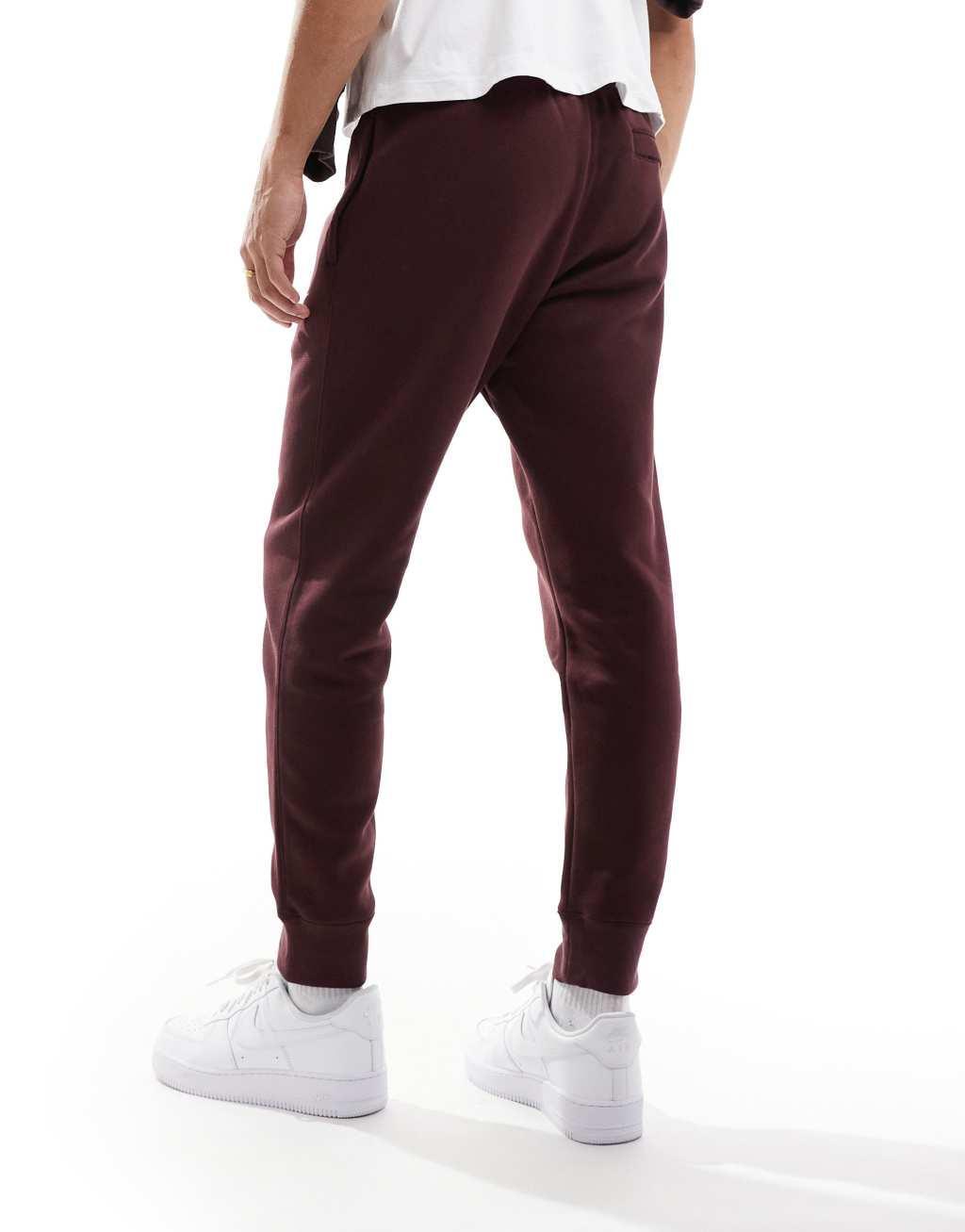 Nike Club cuffed joggers in burgundy Product Image