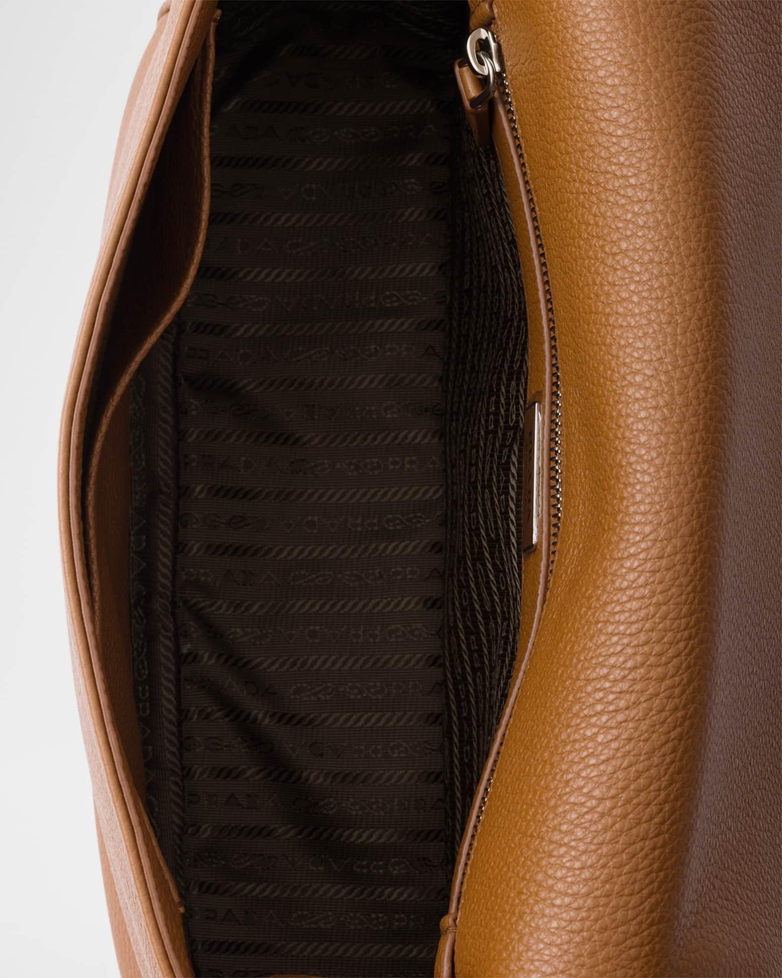 Men's Grained Leather Flap Crossbody Bag Product Image