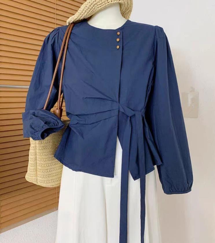 Puff-Sleeve Plain Asymmetrical Slit Blouse Product Image