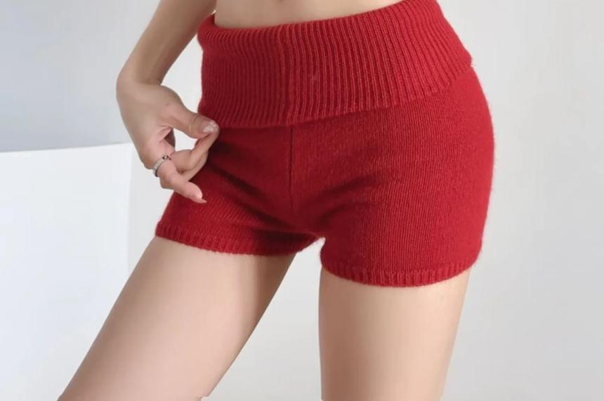 Mid Rise Plain Knit Shorts Product Image