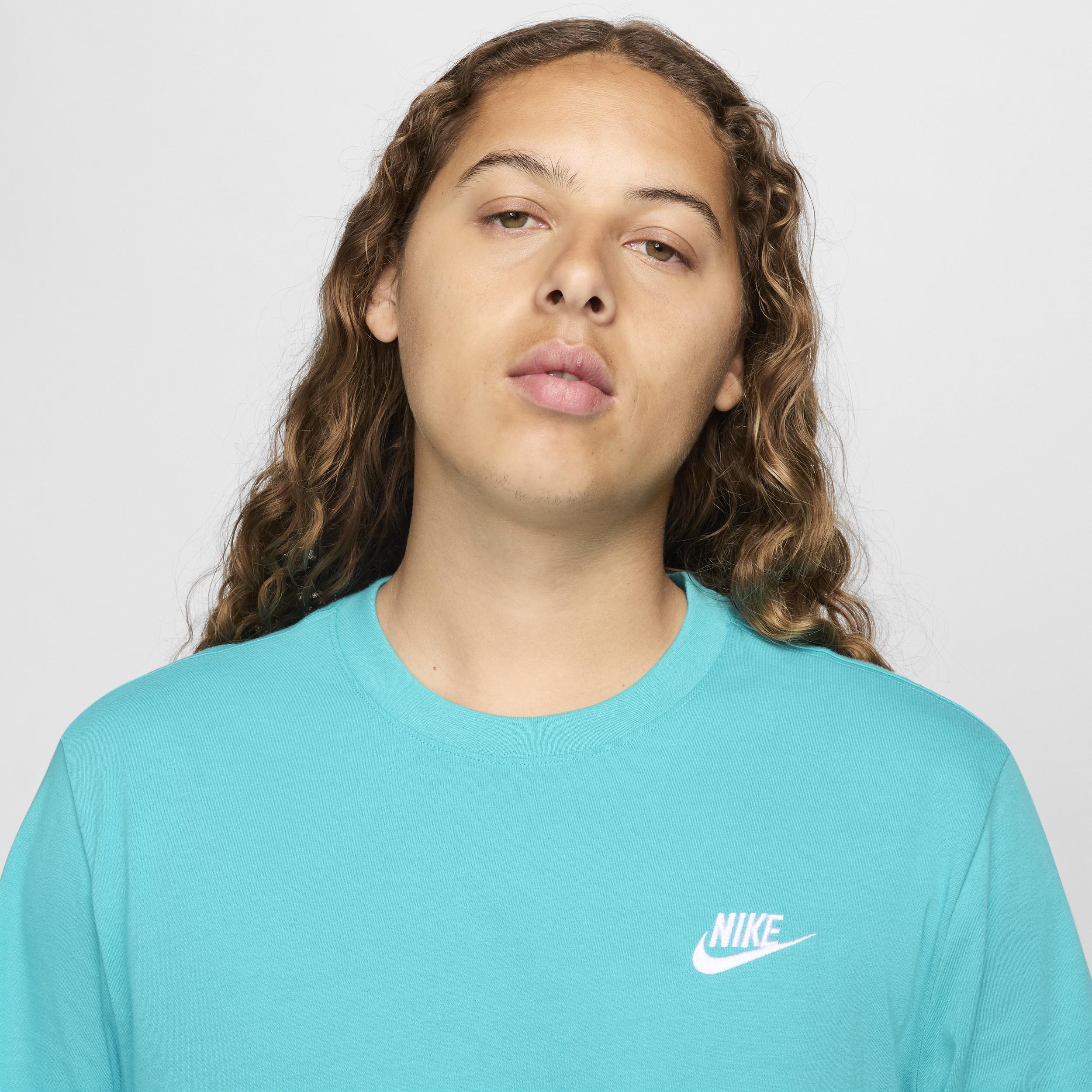Nike Sportswear Club Men's T-Shirt Product Image