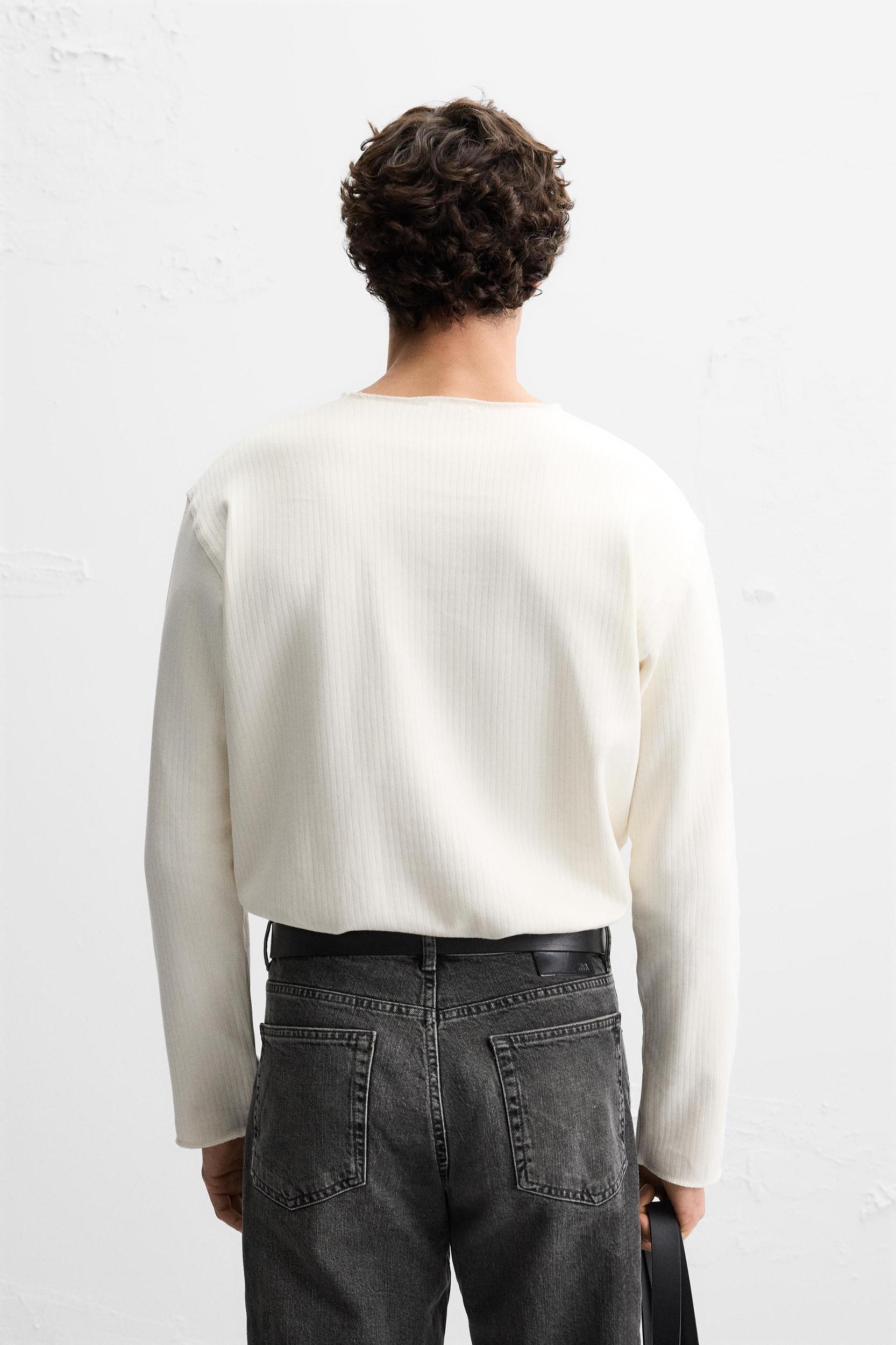 RIBBED TEXTURED T-SHIRT Product Image