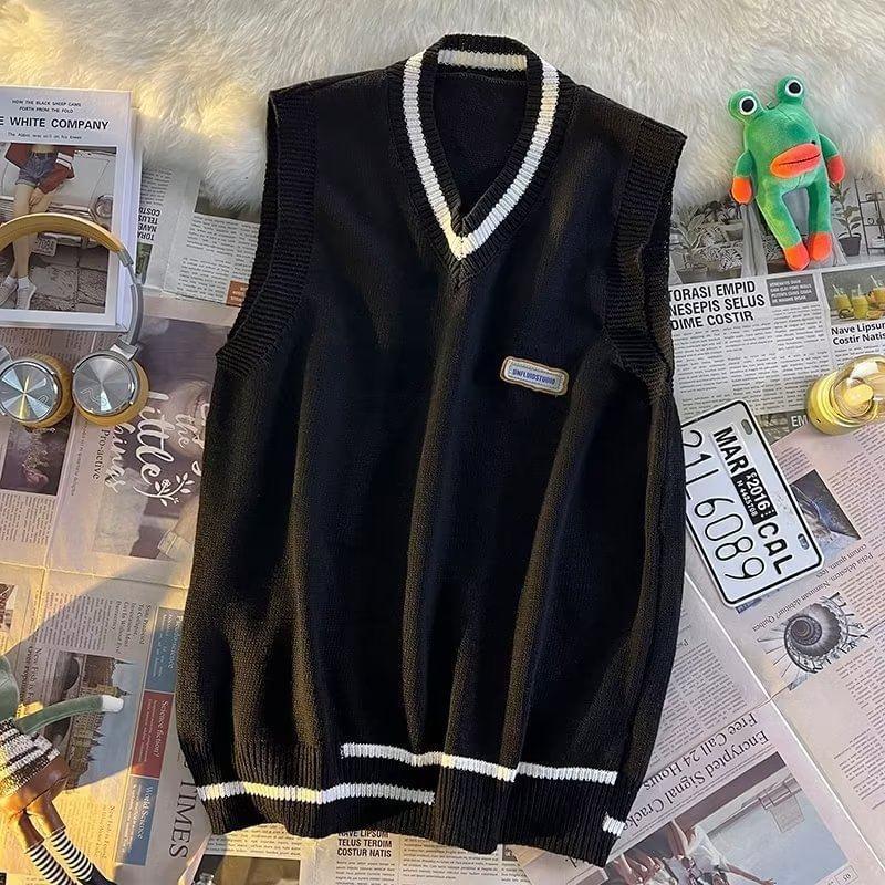 V-Neck Applique Contrast Trim Sweater Vest Product Image
