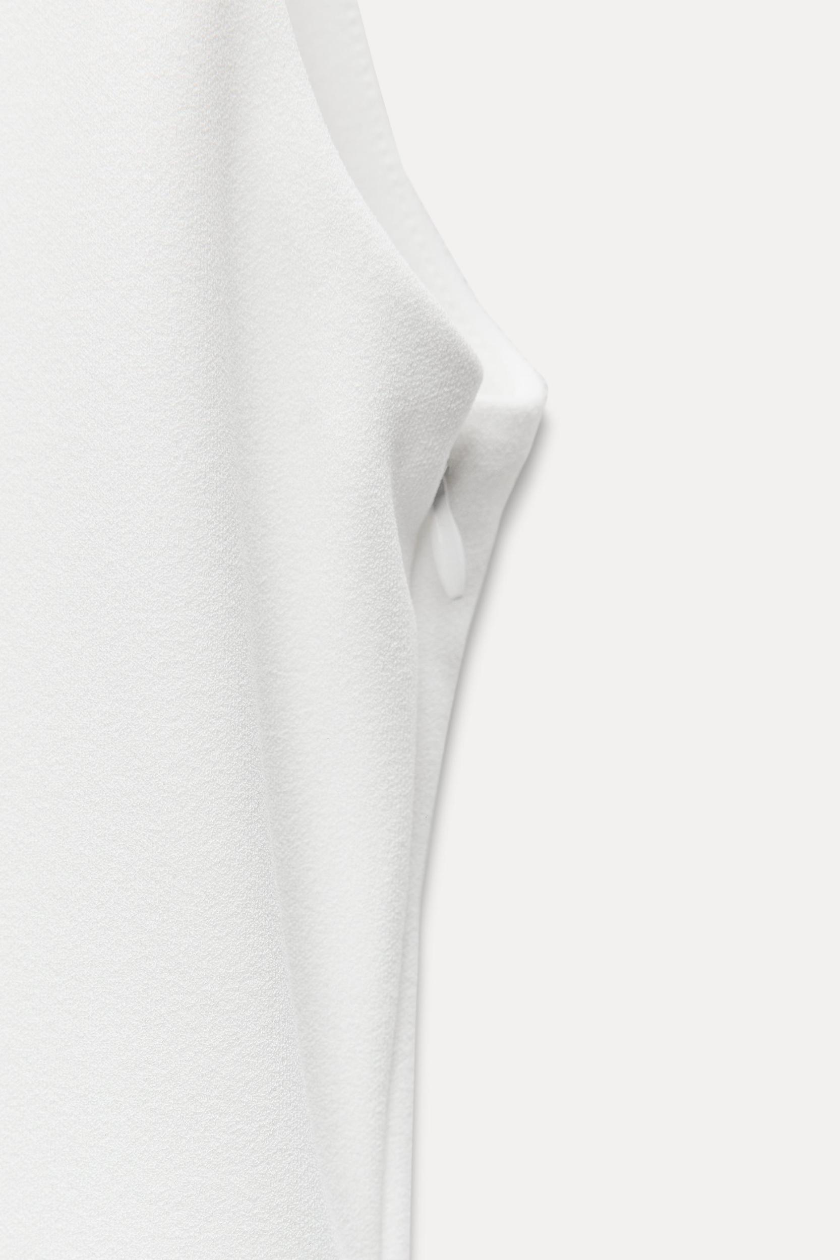 FLOWY NECKLINE CREPE JUMPSUIT Product Image