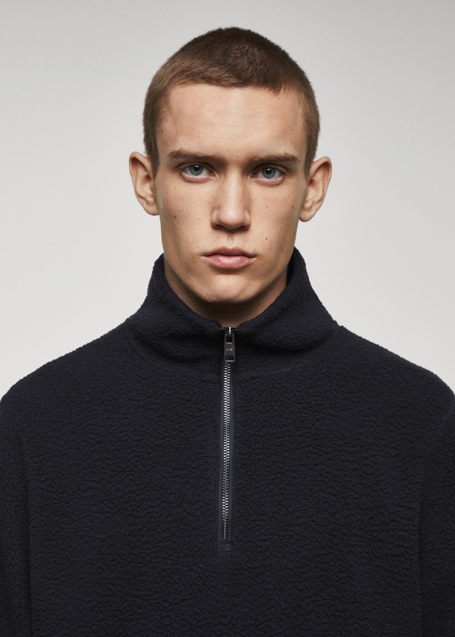 Zip-neck fleece sweatshirt - Men | MANGO USA Product Image
