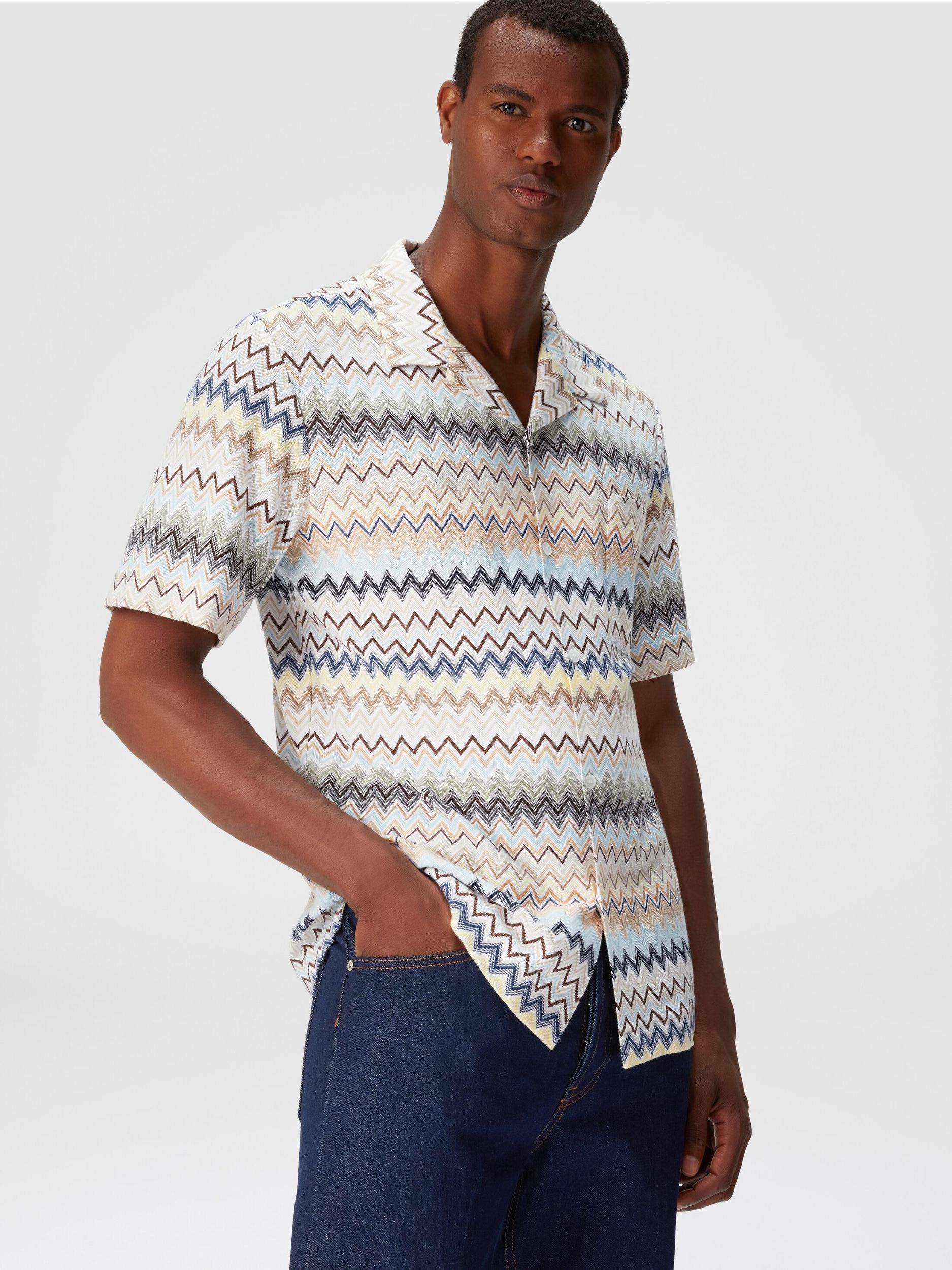 Bowling-cut shirt in zig zag cotton Product Image