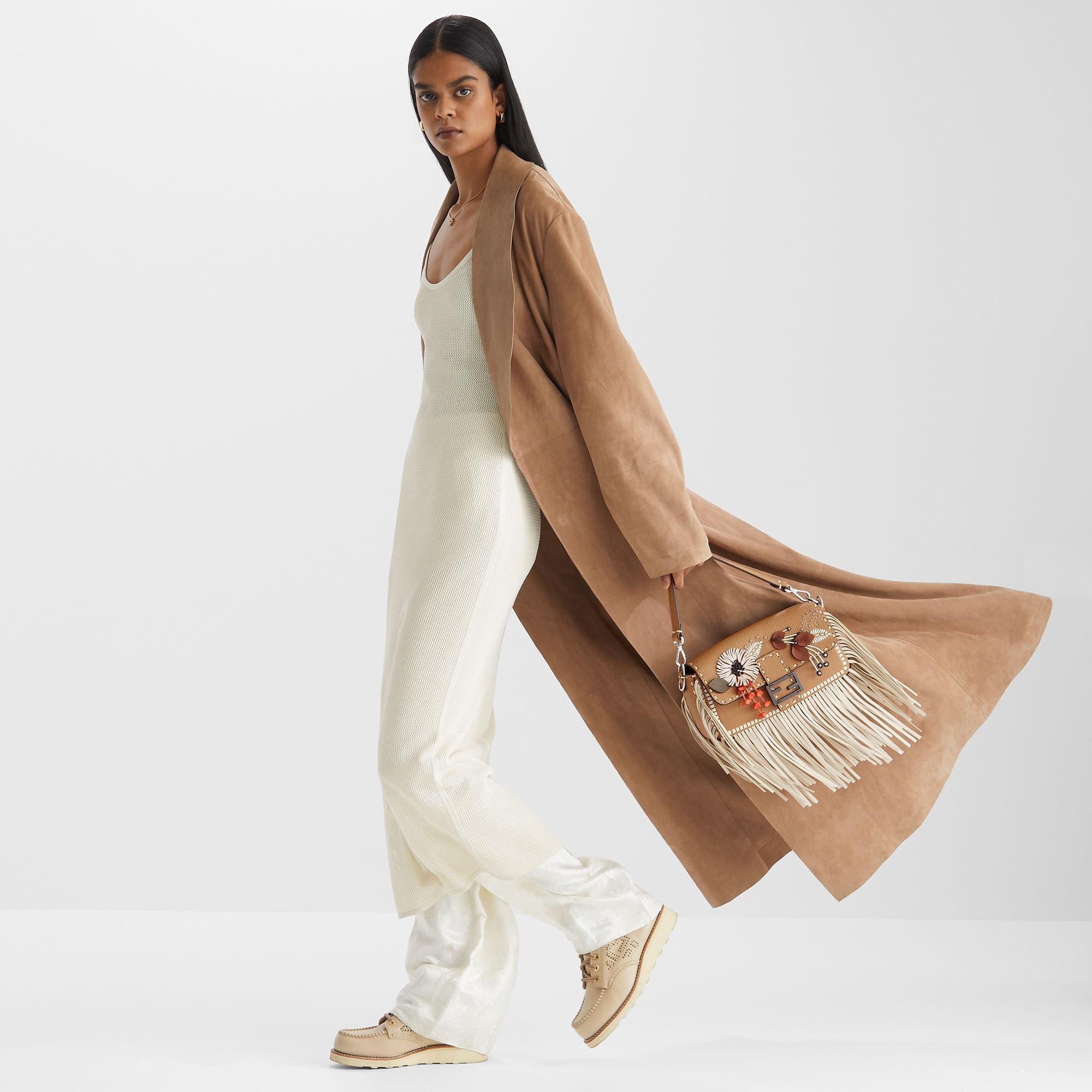 BaguetteCappuccino-colored Selleria bag with floral motifs and 612 hand-sewn stitches Product Image