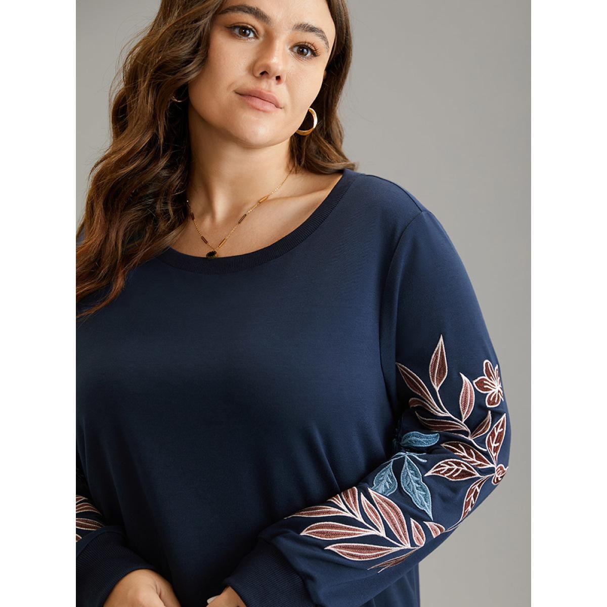 Plus Size Plants Embroidered Rib Knit Crew Neck Sweatshirt Women Navy Elegant Rib Knit Round Neck Dailywear Sweatshirts BloomChic 28/5X Product Image