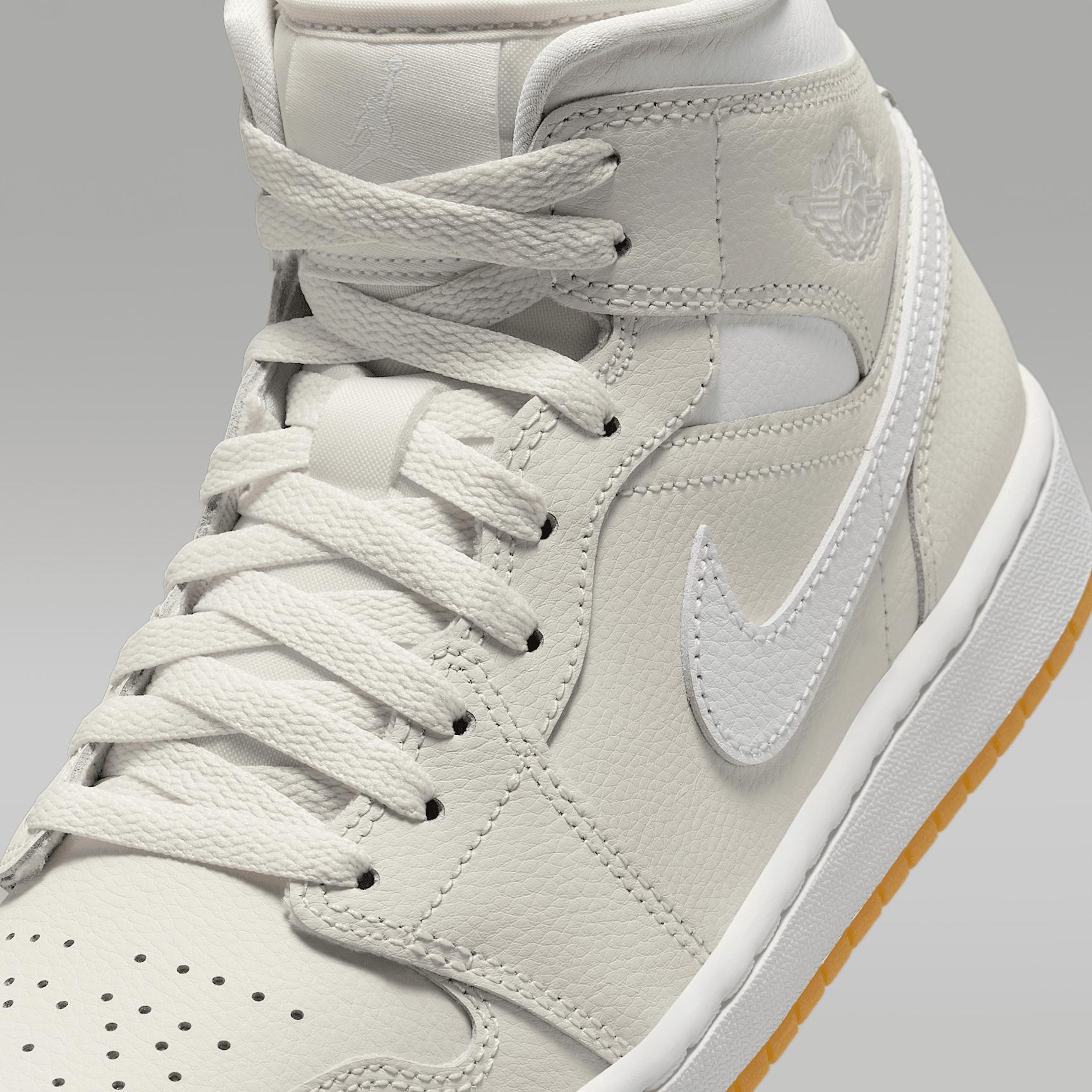 Women's Air Jordan 1 Mid Shoes Product Image