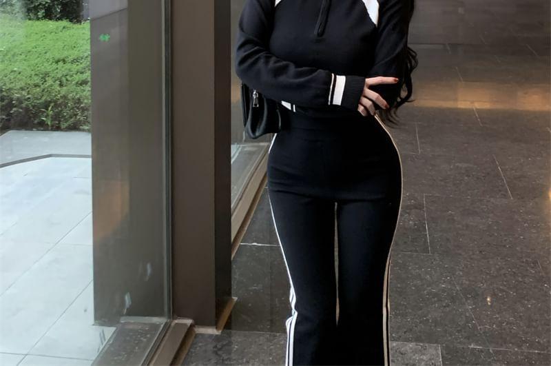 Long-Sleeve Mock Neck Two Tone Half-Zip Crop Slim Fit Tee Product Image