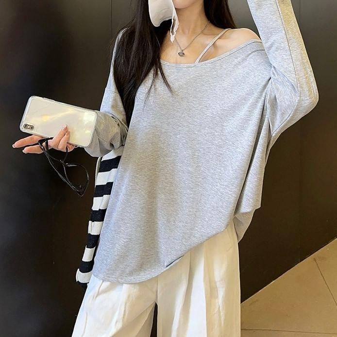 Long-Sleeve Boatneck Plain T-Shirt Product Image