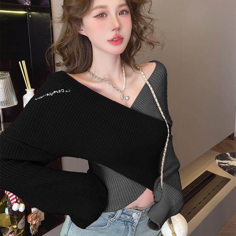 Long-Sleeve V-Neck Two Tone Knit Top Product Image