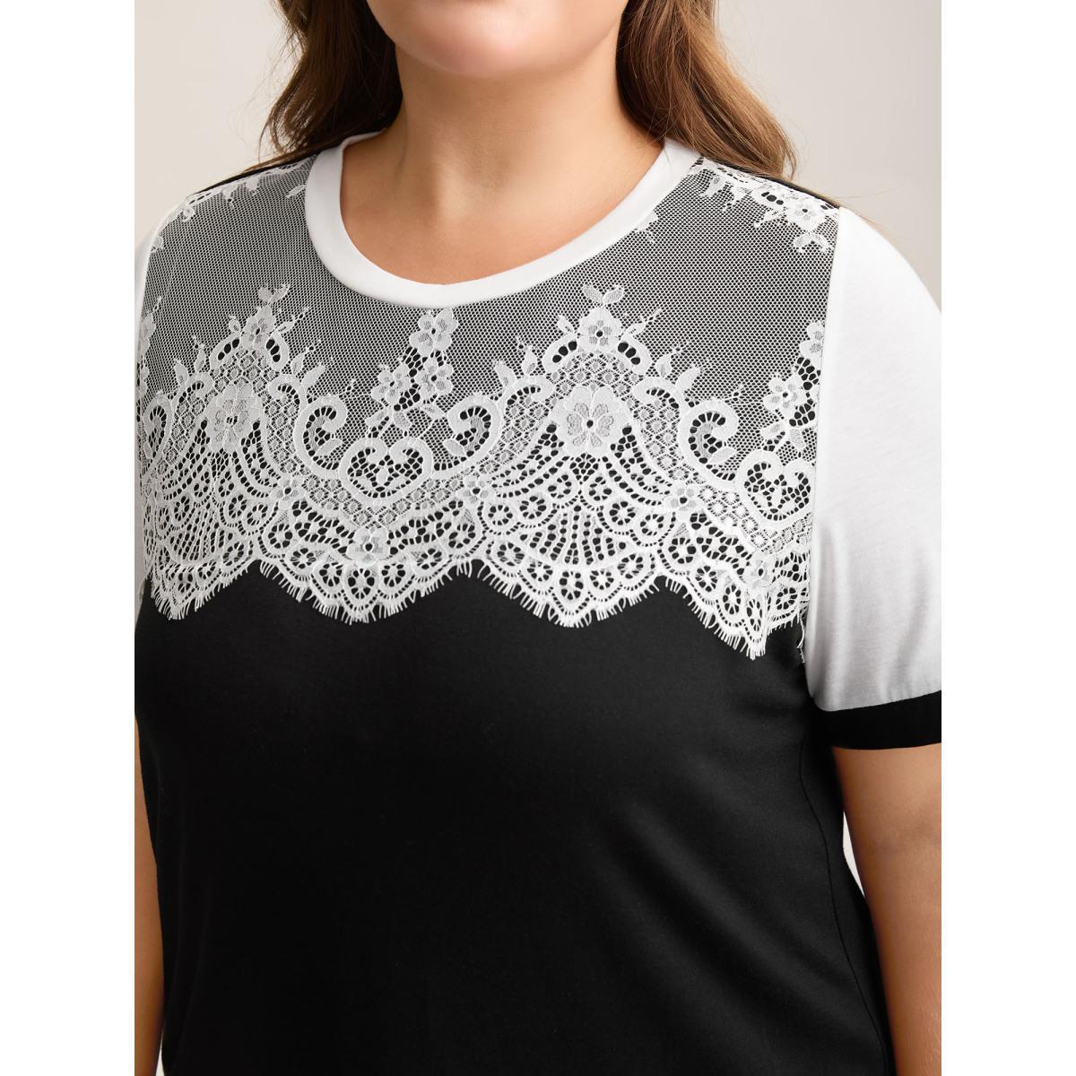 Plus Size Stretchy Scalloped Lace Color Contrast T-Shirt Black Women Elegant Contrast Round Neck Everyday T-shirts BloomChic 22-24/3X Product Image