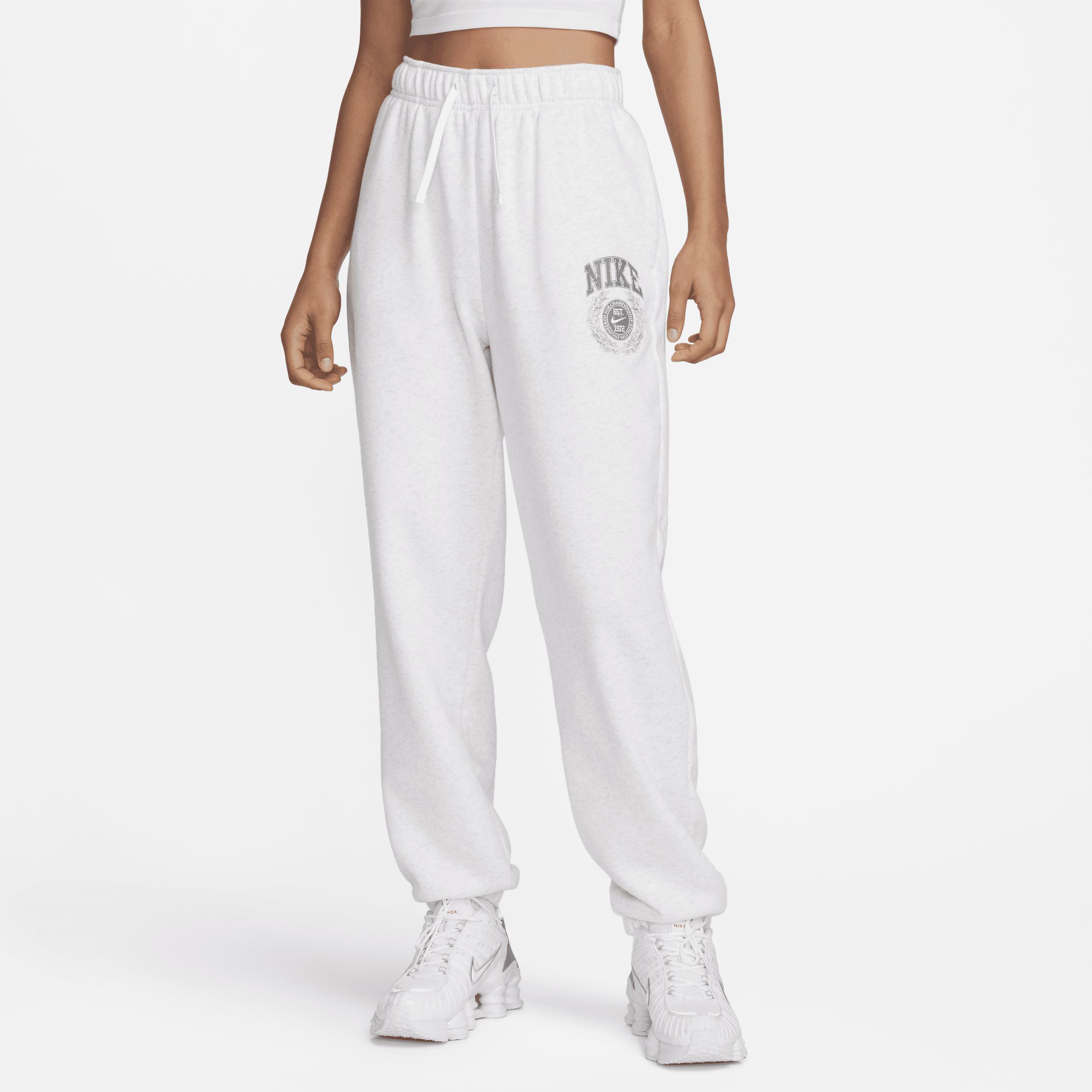 Nike Sportswear Club Fleece Women's Oversized Mid-Rise Sweatpants Product Image