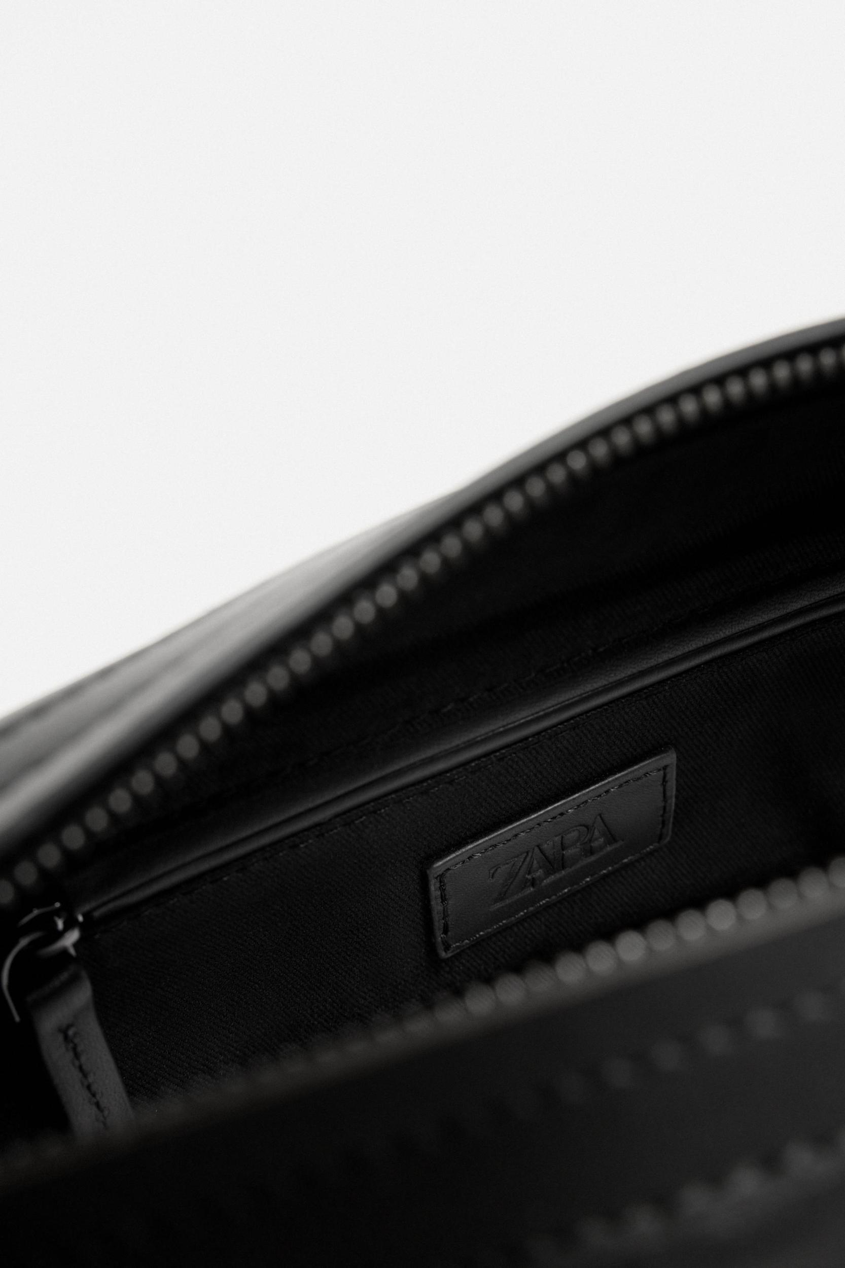 LEATHER TOILETRY BAG Product Image