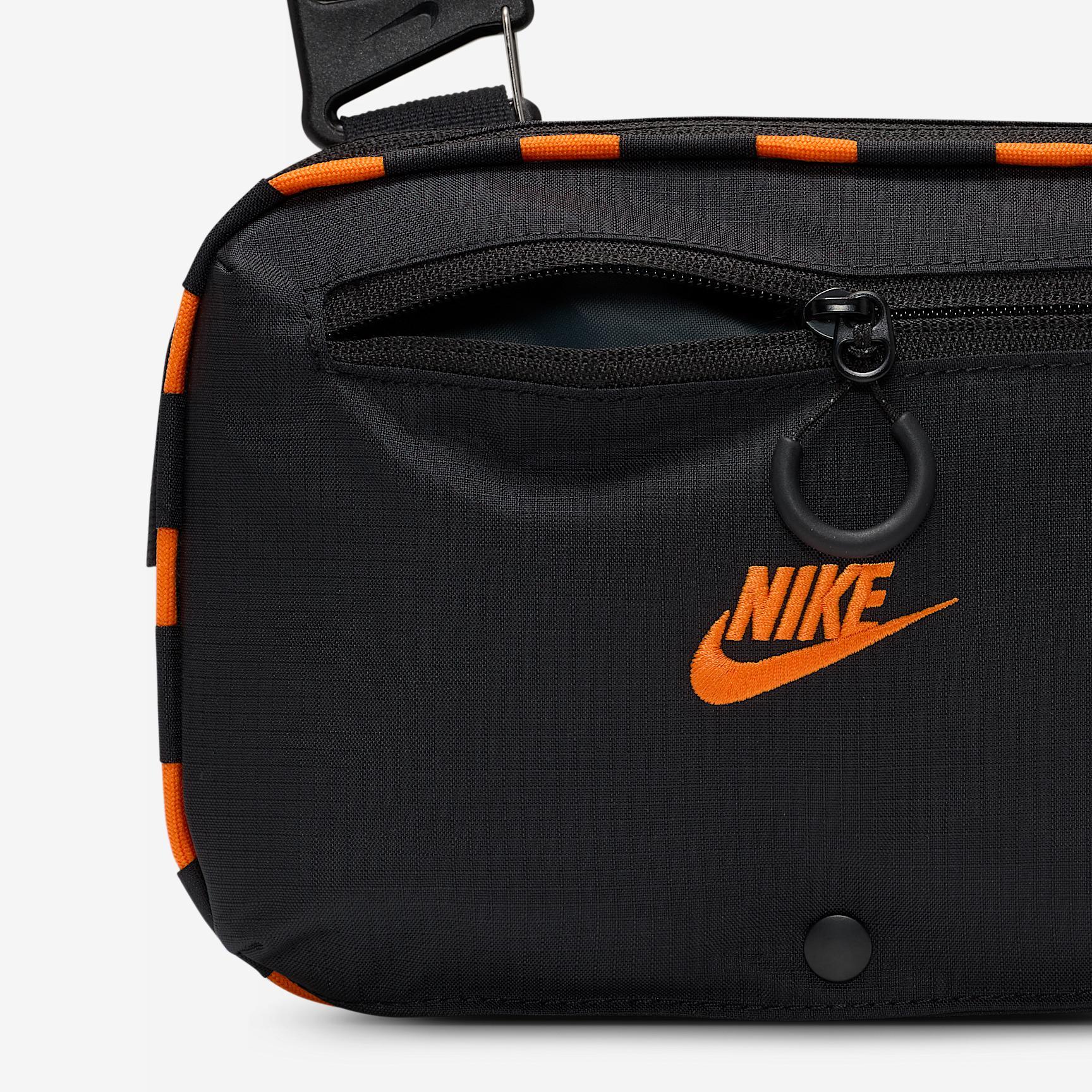 Nike Hayward Patrol Crossbody Bag (4L) Product Image