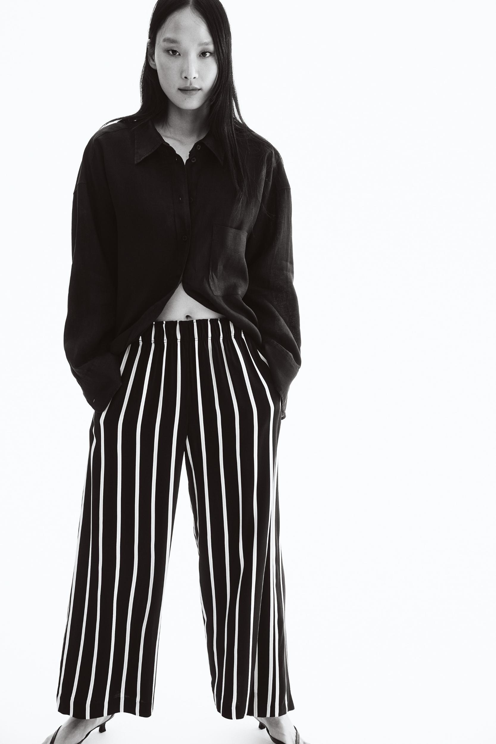 Crop Pull-on Pants Product Image