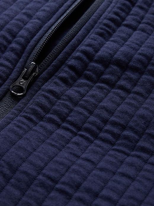 GapFit Quilted Jacquard Jacket Product Image