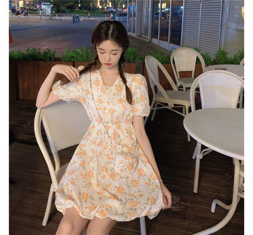 Set: Short-Sleeve Floral Dress + Crossbody Bag Product Image