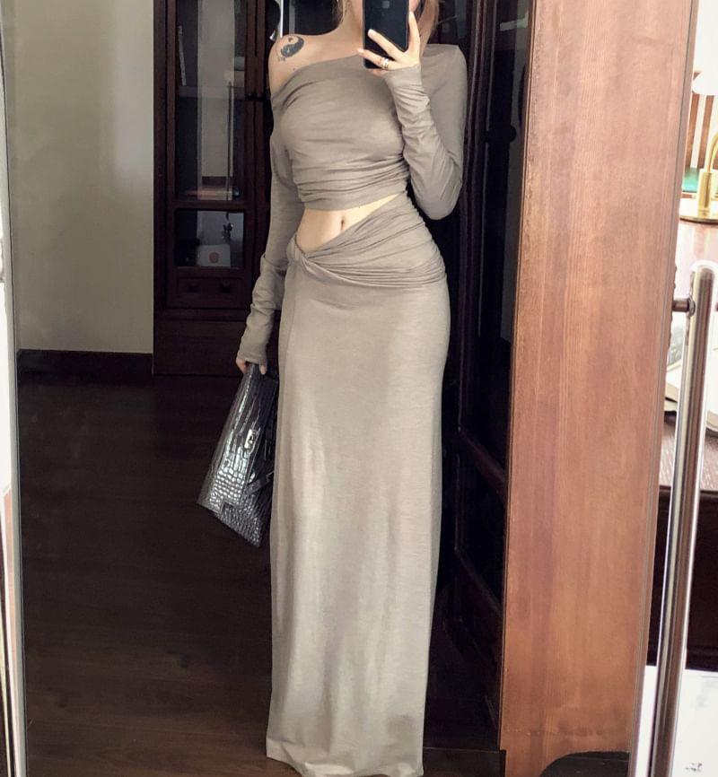 Long-Sleeve Off-Shoulder Plain Ruched Crop Slim Fit Tee / High Rise Knot Maxi Pencil Skirt Product Image
