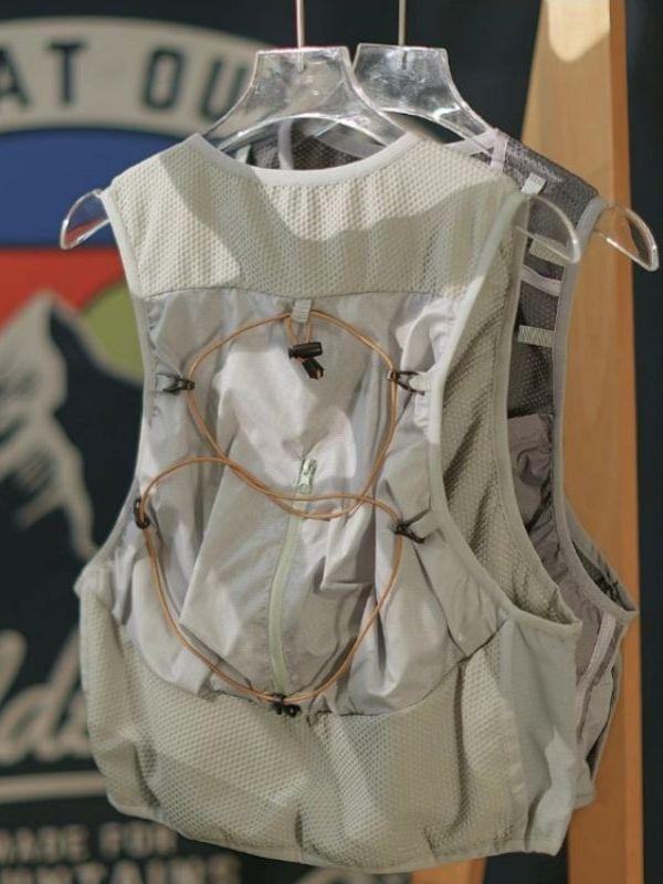 V-Neck Panel Mesh Crop Buckle Cargo Vest Product Image