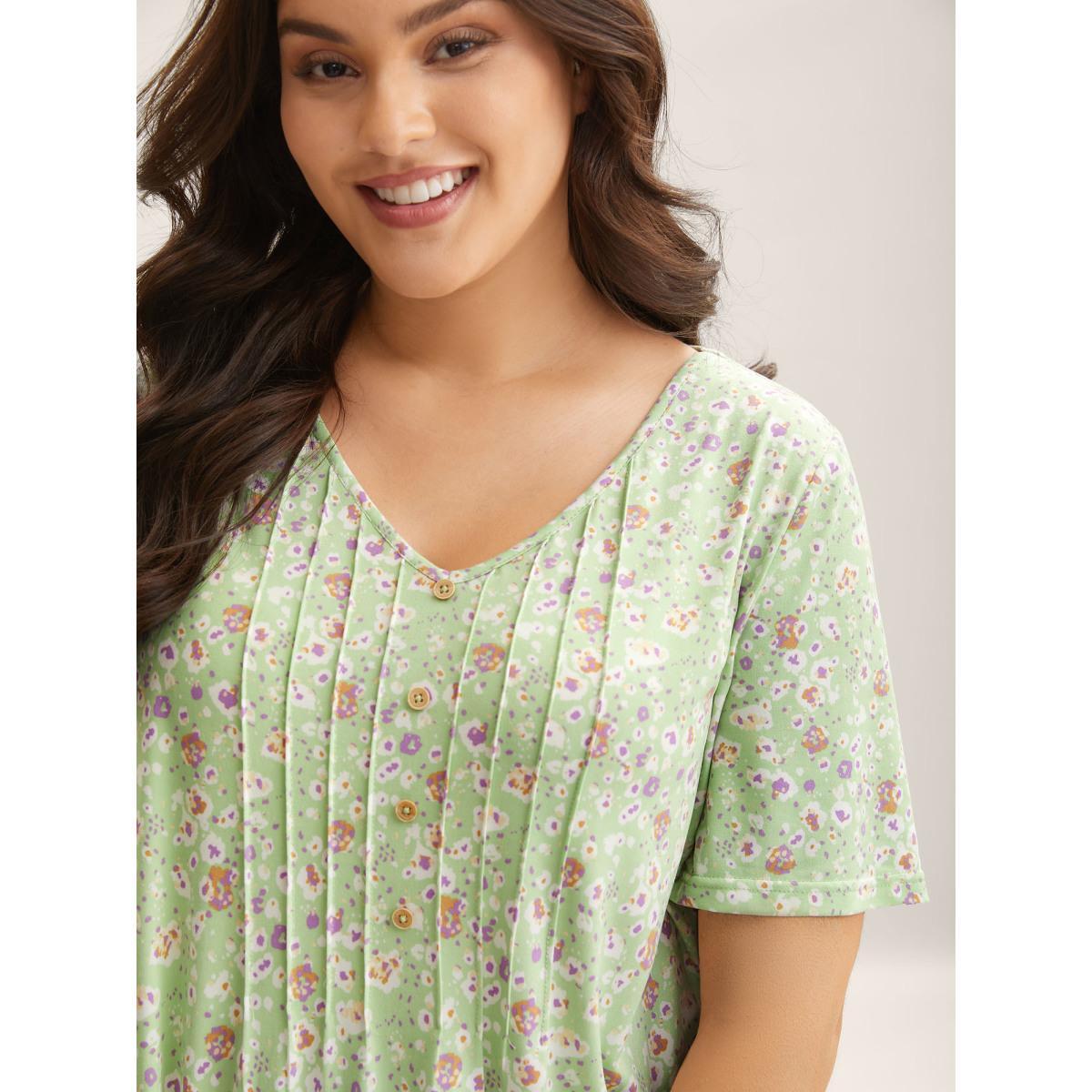 Plus Size Floral Print Plicated Detail T-Shirt LightGreen Women Casual Tucked seam Natural Flowers V-neck Everyday-Casual T-shirts BloomChic 10/M Product Image