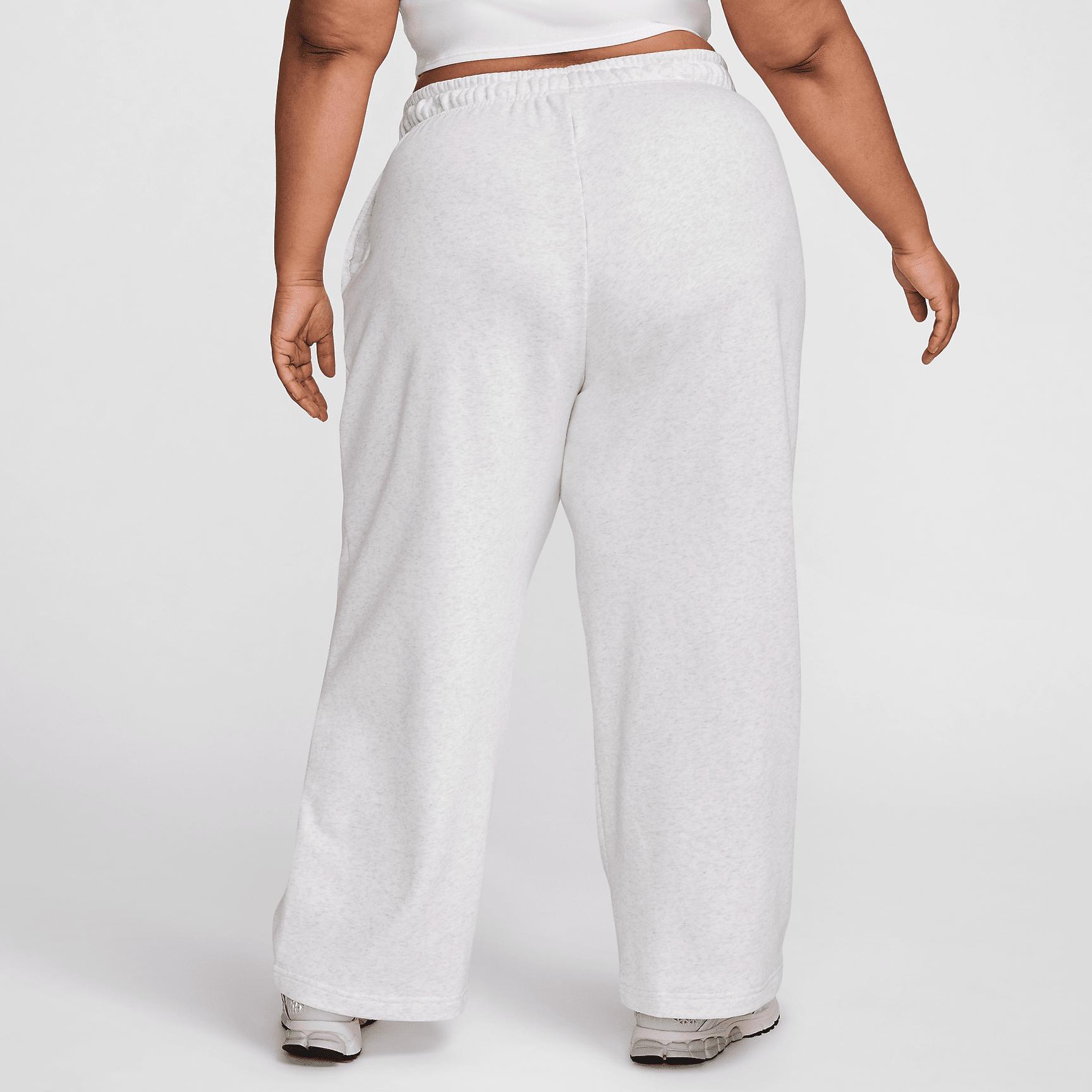 Women's Nike Sportswear Club Fleece Mid-Rise Wide-Leg Sweatpants (Plus Size) Product Image