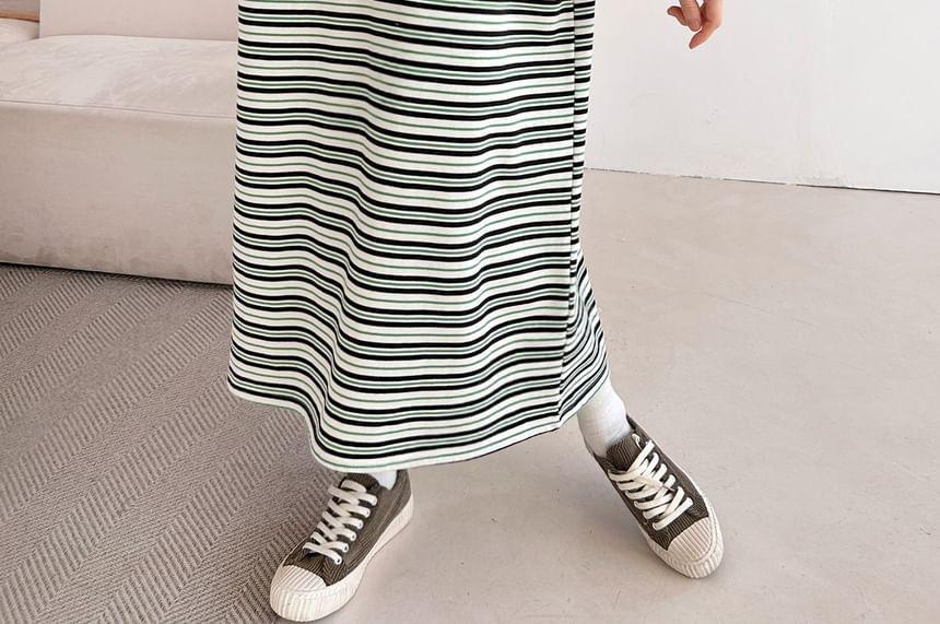 Long-Sleeve Striped Loose-Fit Midi Dress Product Image