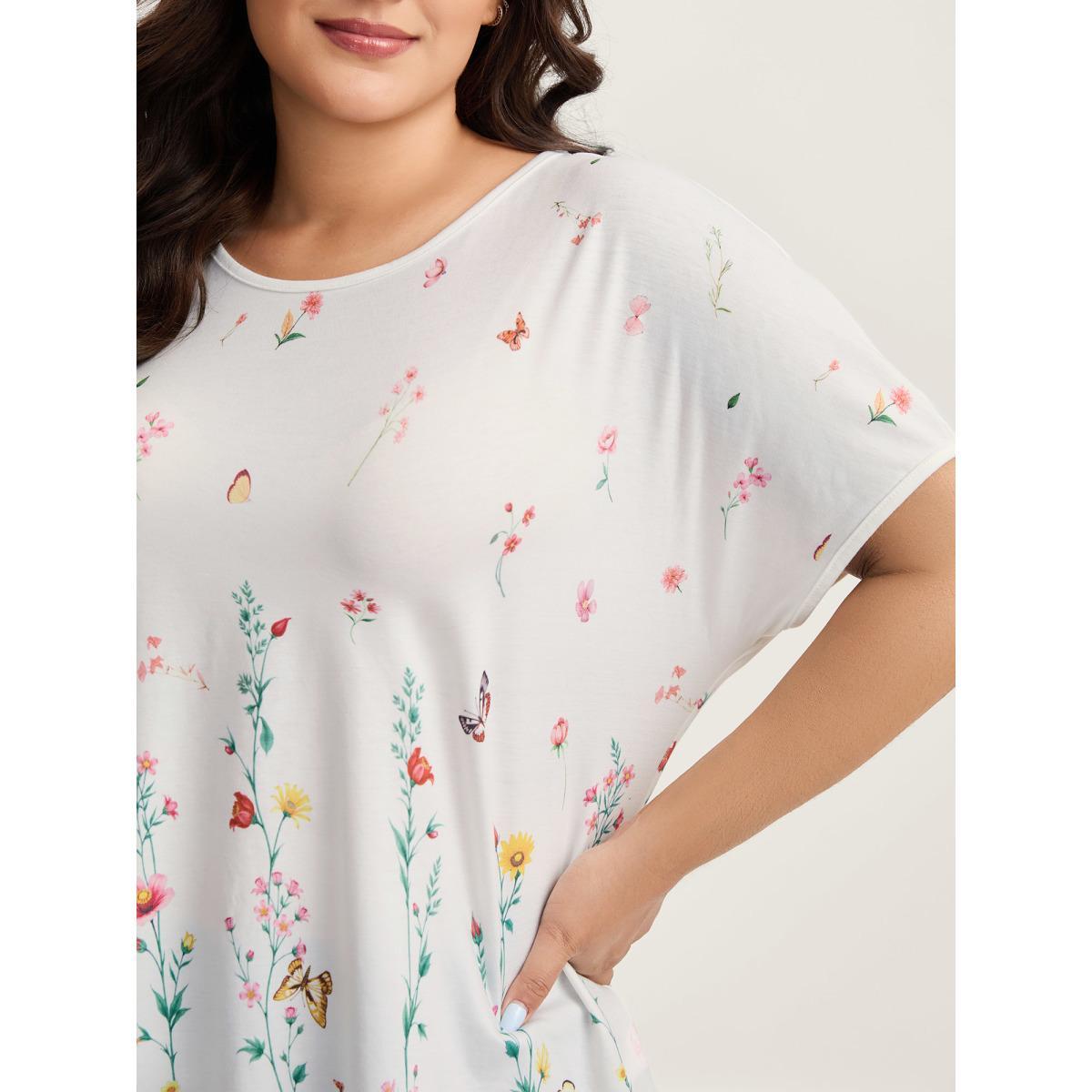 Plus Size Stretchy Floral Print Round Neck T-Shirt Originalwhite Women Non Natural Flowers Round Neck Loose Everyday-Casual T-shirts BloomChic 26/4X Product Image