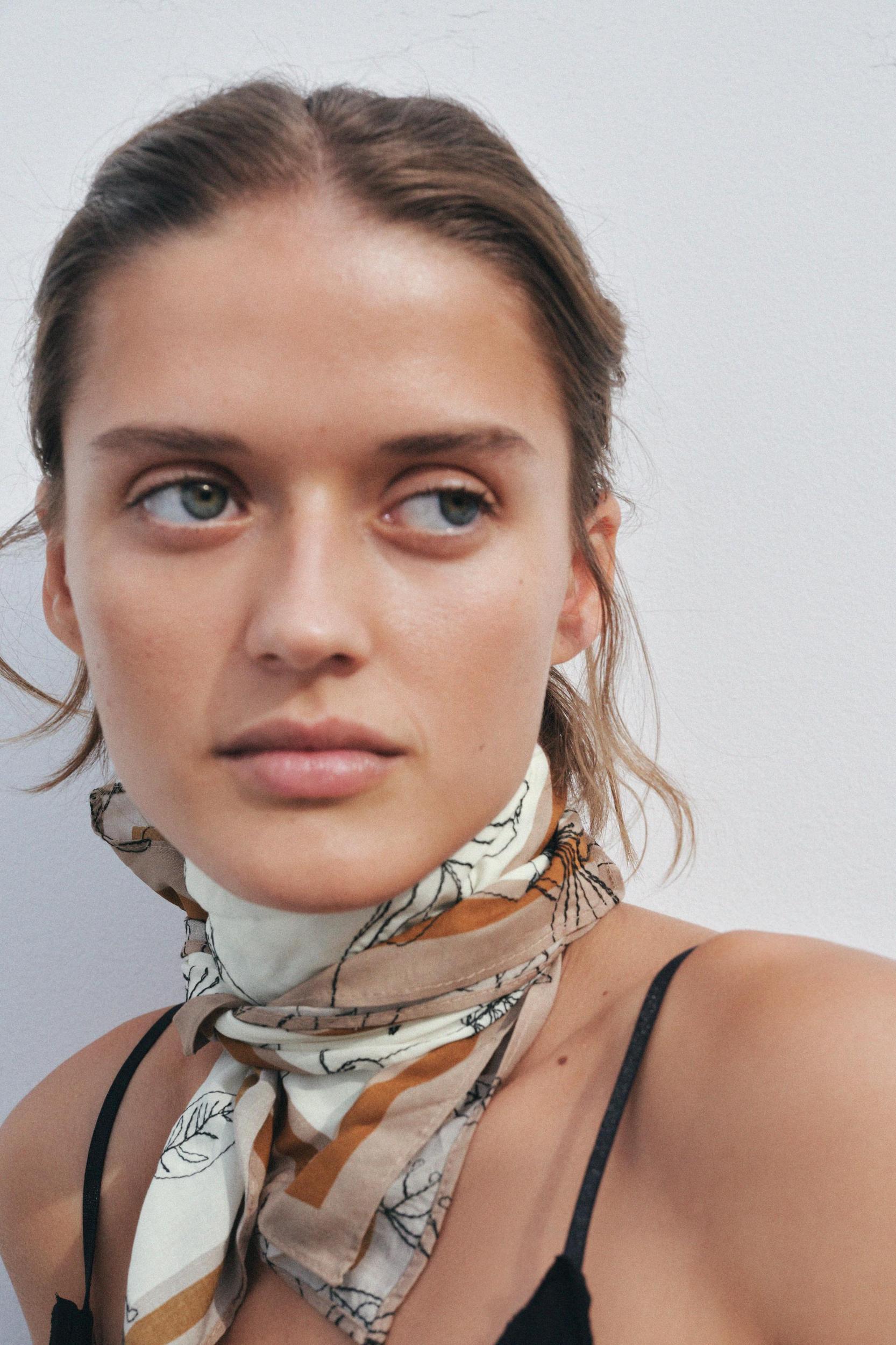 EMBROIDERED FLORAL SCARF Product Image